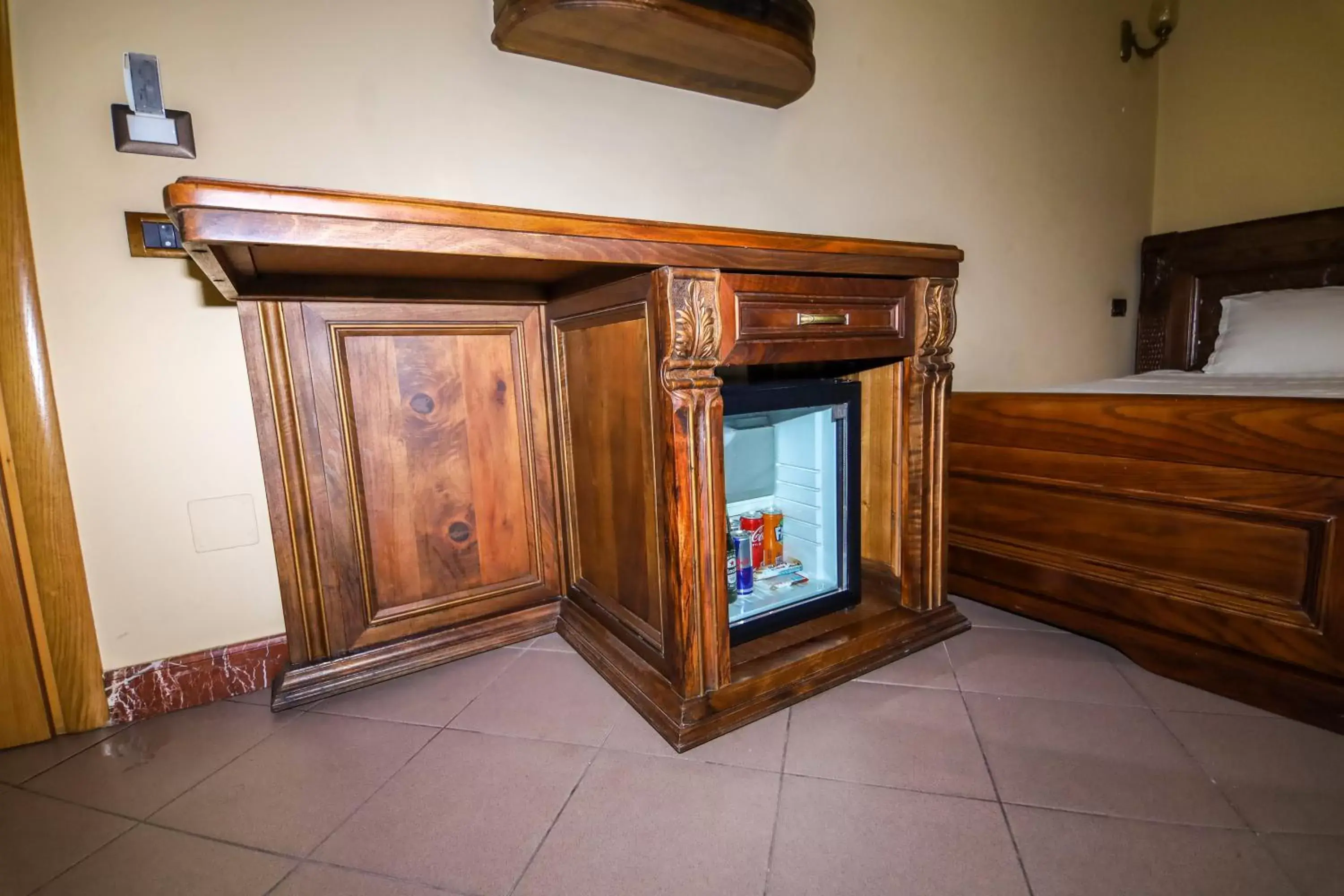 oven, TV/Entertainment Center in Brilant Antik Hotel