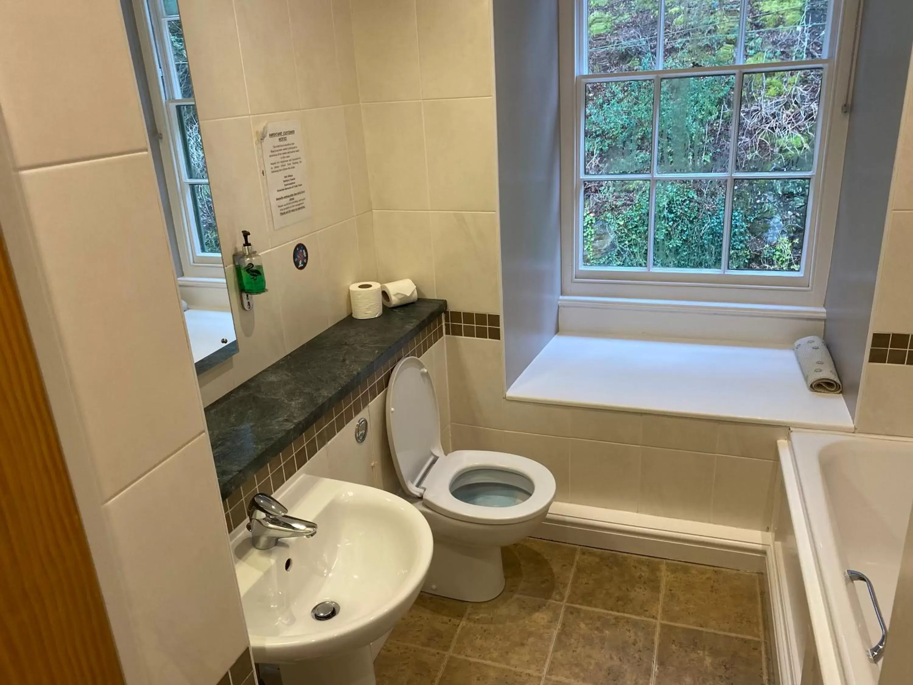 Bathroom in Grapes Hotel, Bar & Restaurant