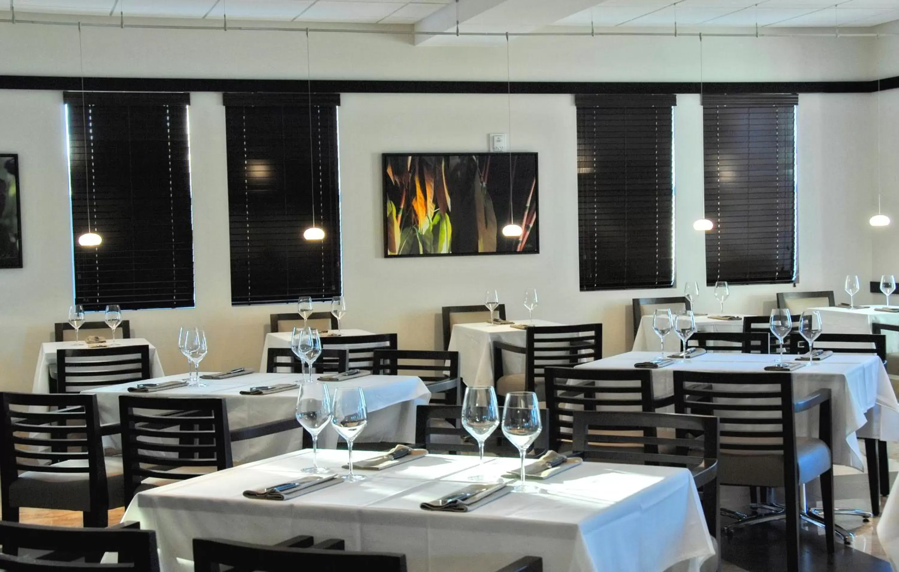 Restaurant/Places to Eat in Provident Doral At The Blue