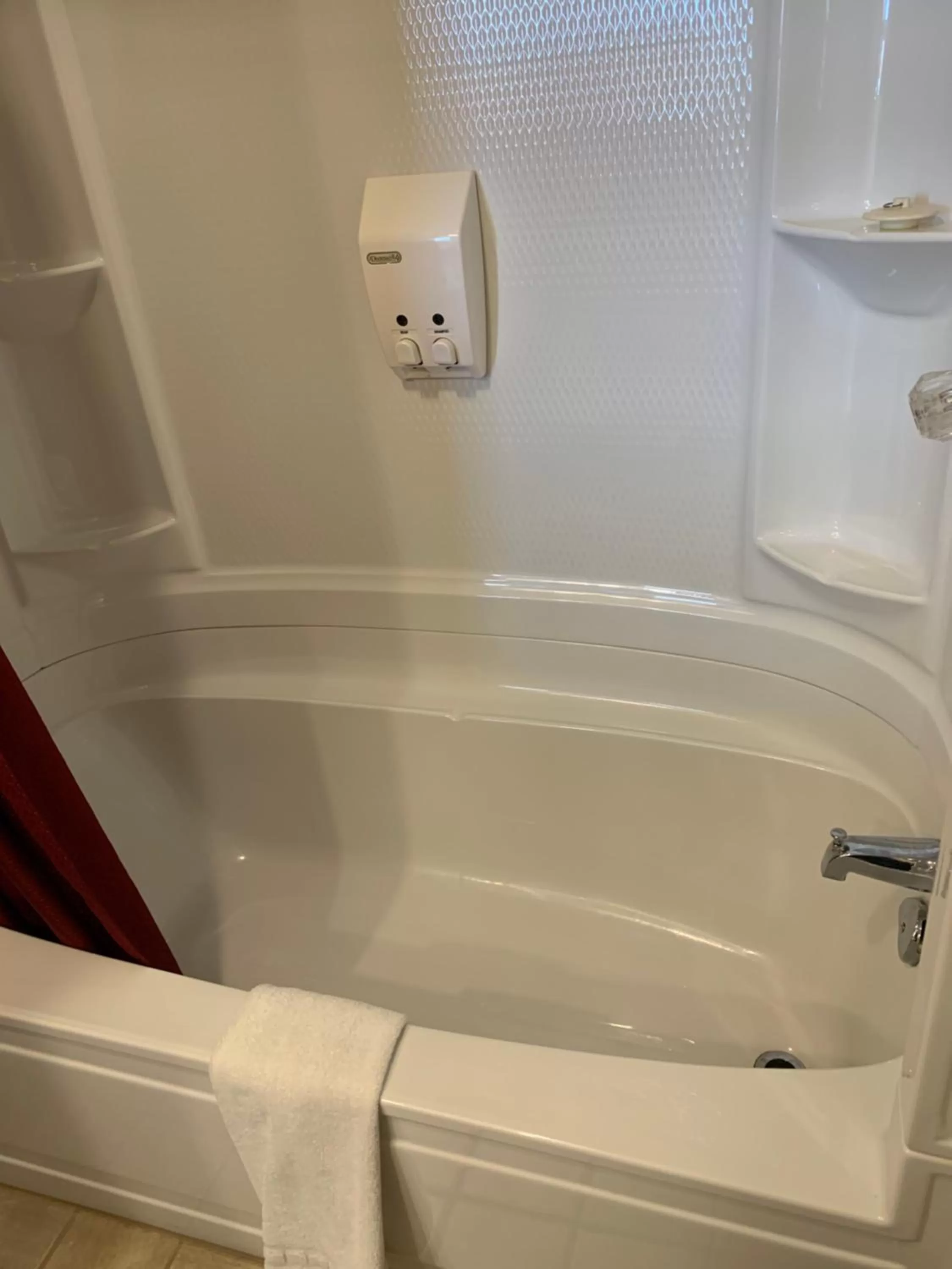 Bathroom in Lakeview Hotel