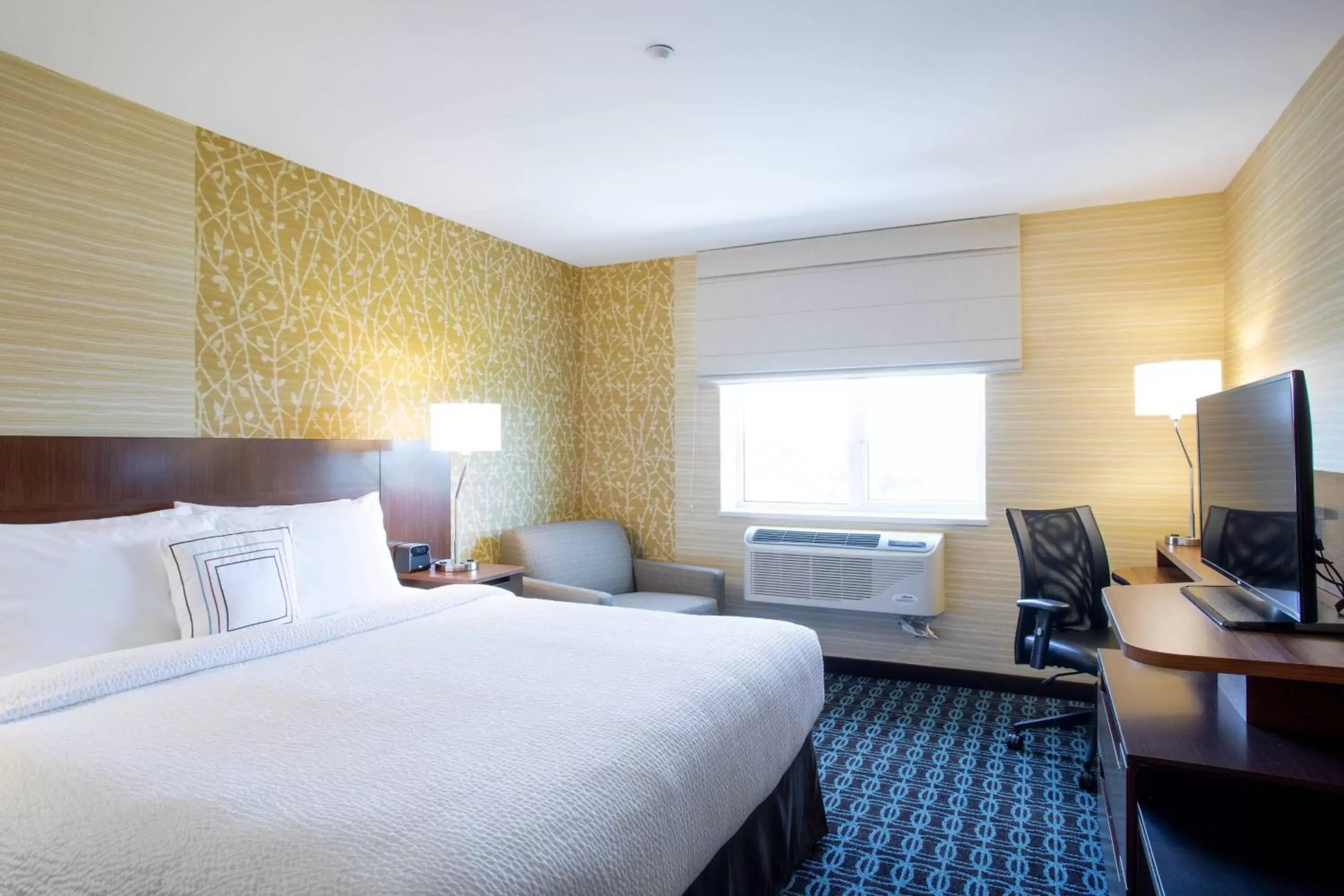 Bedroom, Bed in Fairfield Inn & Suites by Marriott New York Queens/Fresh Meadows
