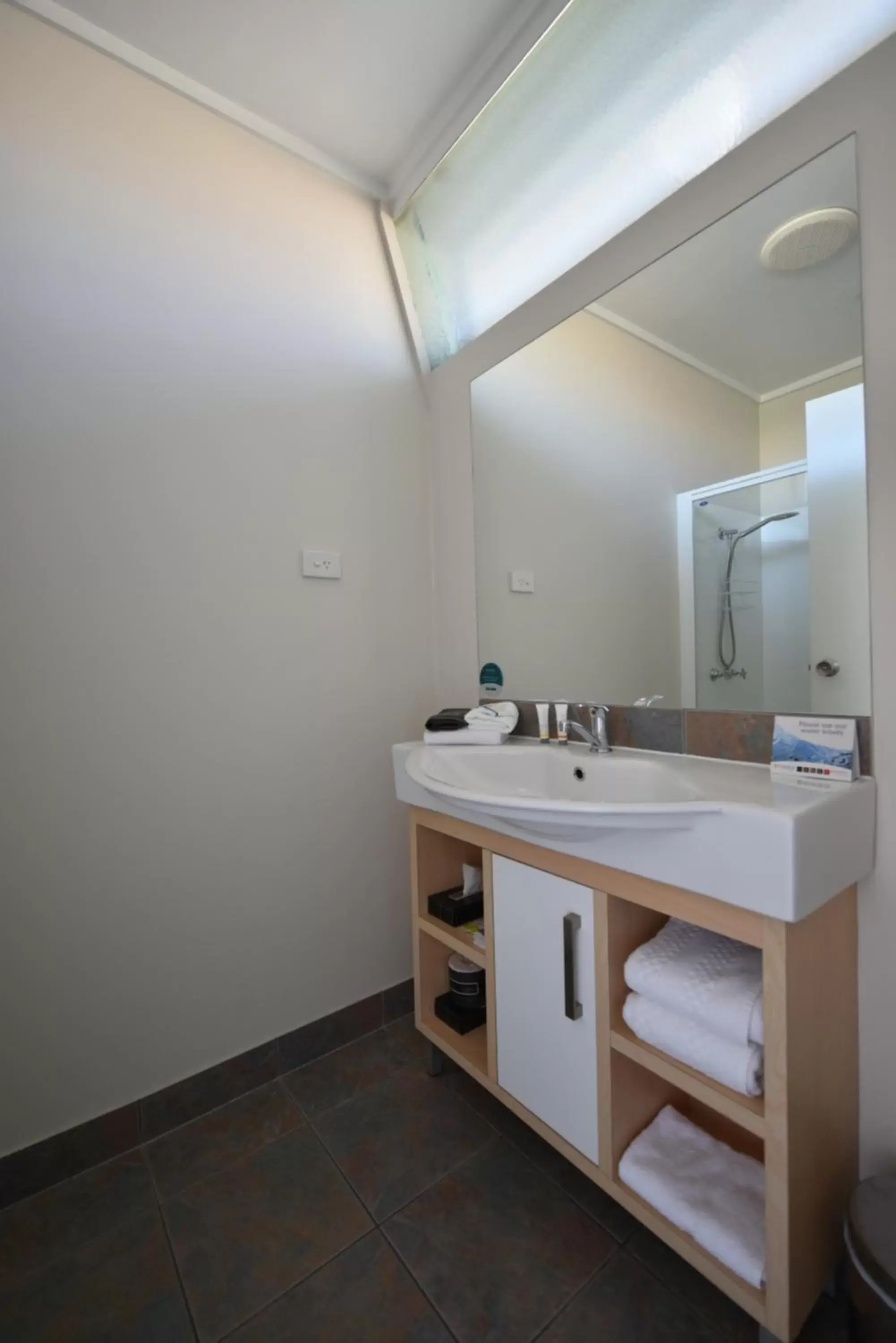 Bathroom in Comfort Inn & Suites Lakes Entrance