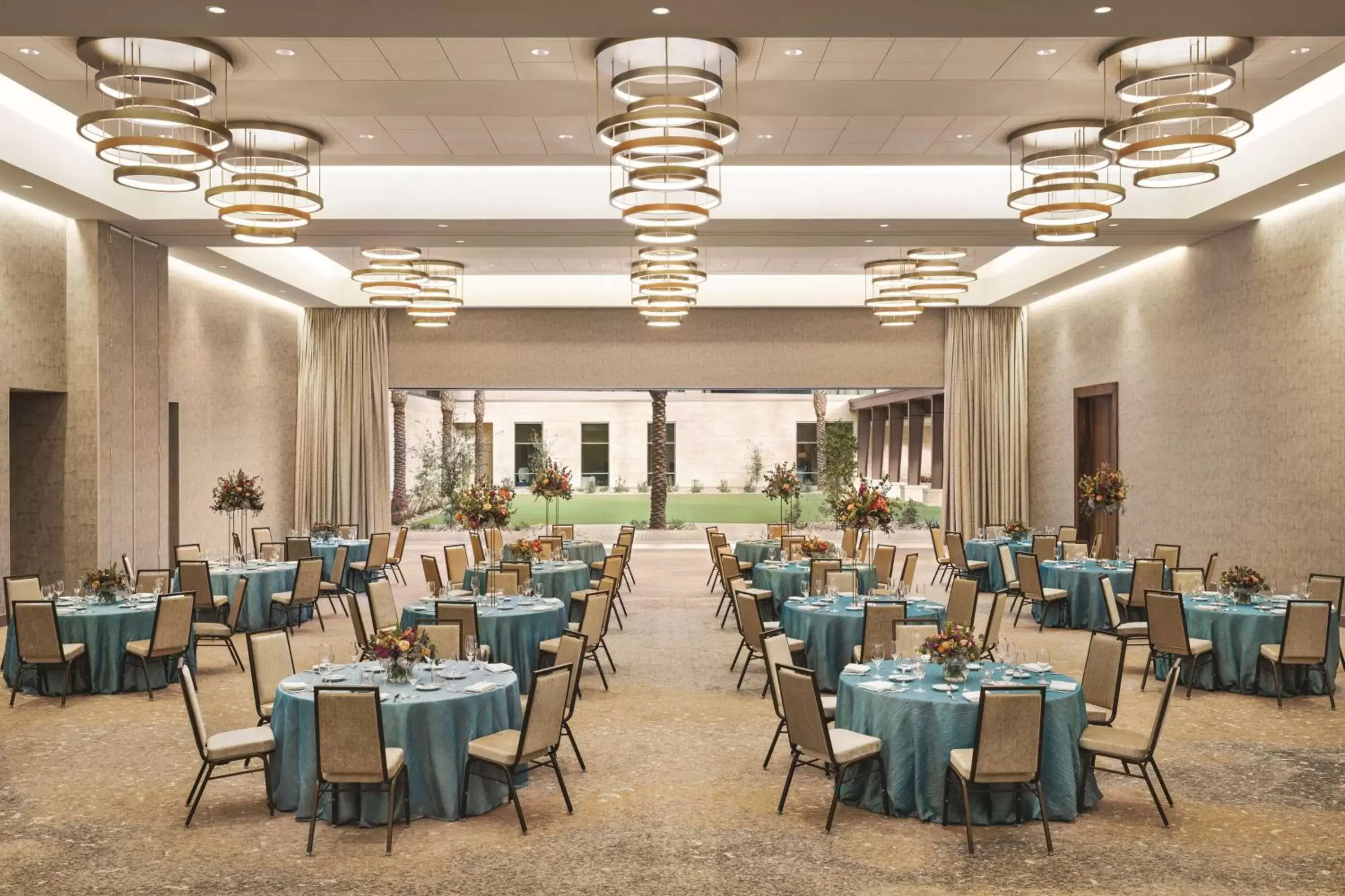Meeting/conference room, Restaurant/Places to Eat in Hilton North Scottsdale At Cavasson