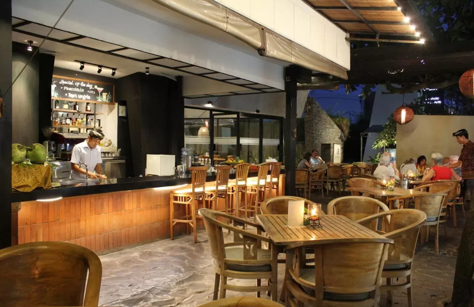 Lounge or bar, Restaurant/Places to Eat in AlamKulkul Boutique Resort