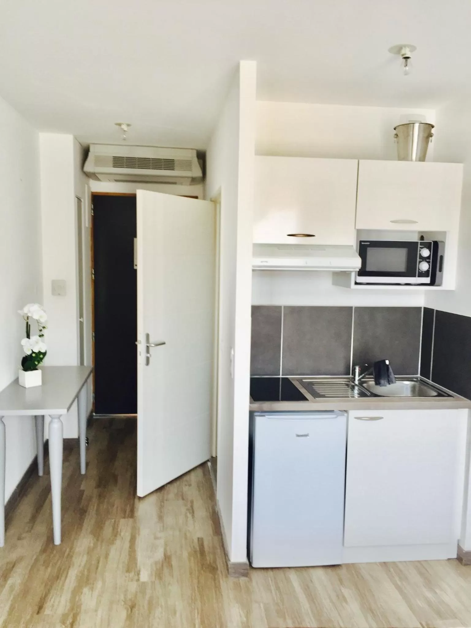 Studio with Terrace in Les Terrasses D'Aix - Studio avec Grande Terrasse privée