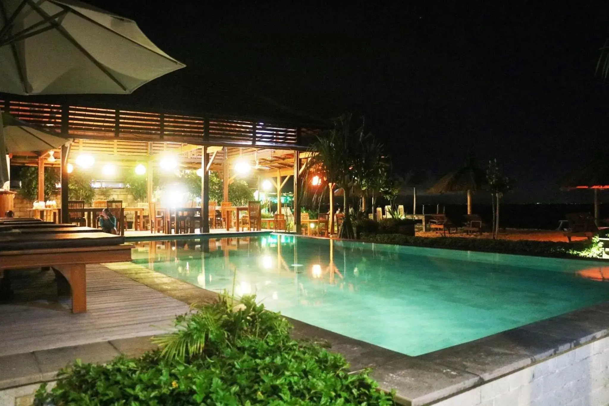 Restaurant/places to eat, Swimming Pool in Pemedal Beach Resort