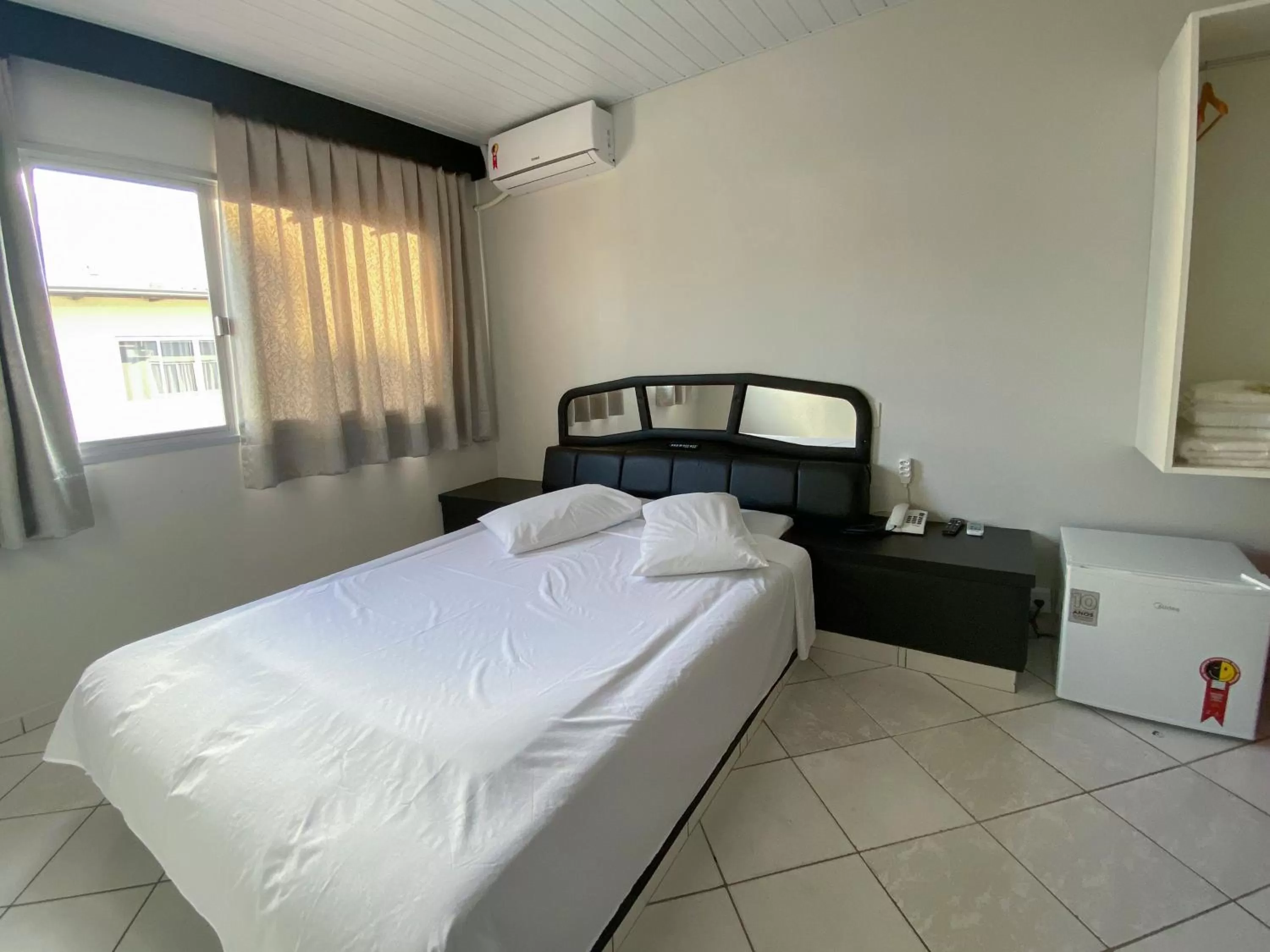 Photo of the whole room, Bed in GUINZA