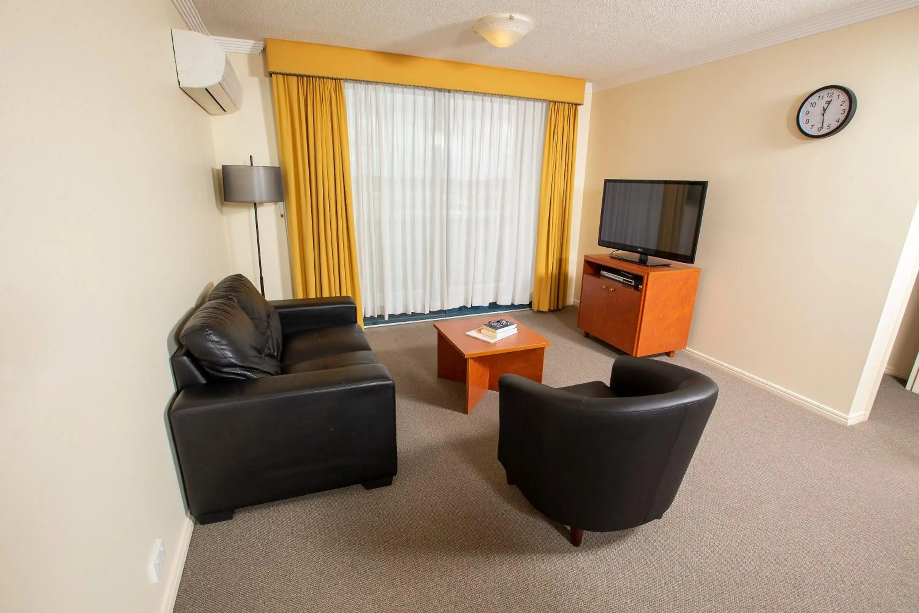 TV and multimedia, Seating Area in Springwood Tower Apartment Hotel