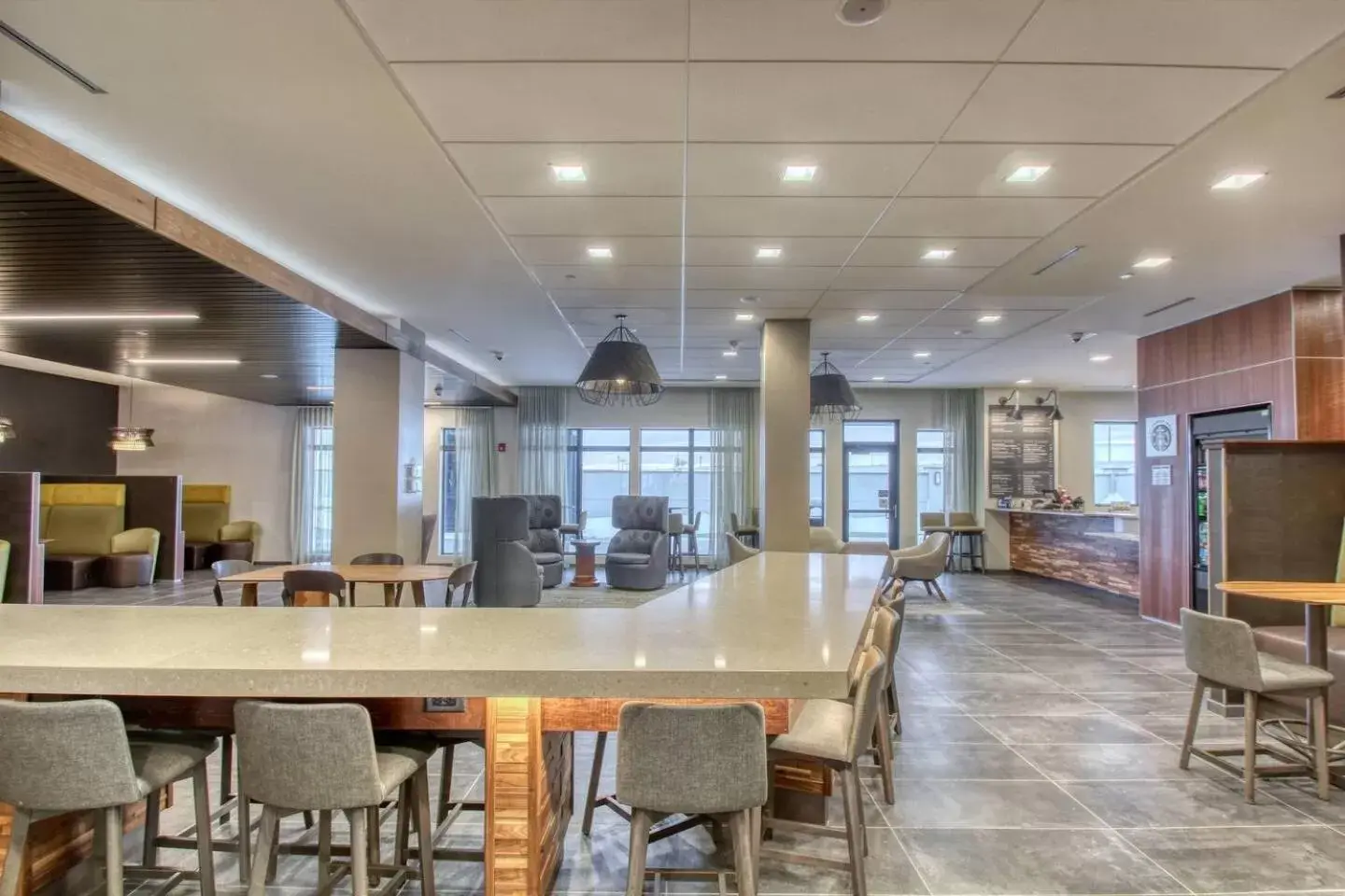 Lobby or reception, Lounge/Bar in Courtyard by Marriott Fargo