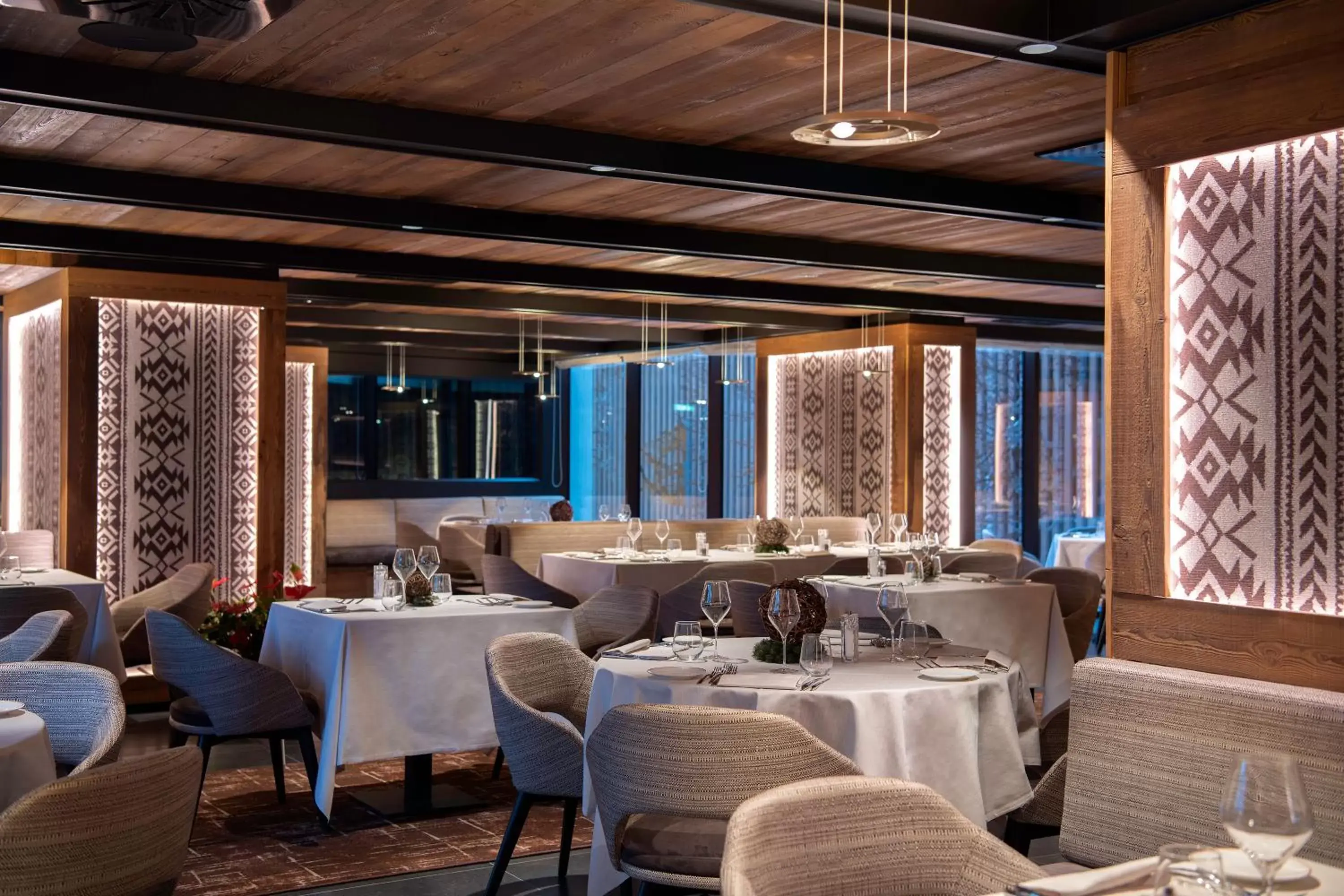 Restaurant/Places to Eat in Le Massif Hotel & Lodge Courmayeur The Leading Hotels of the World