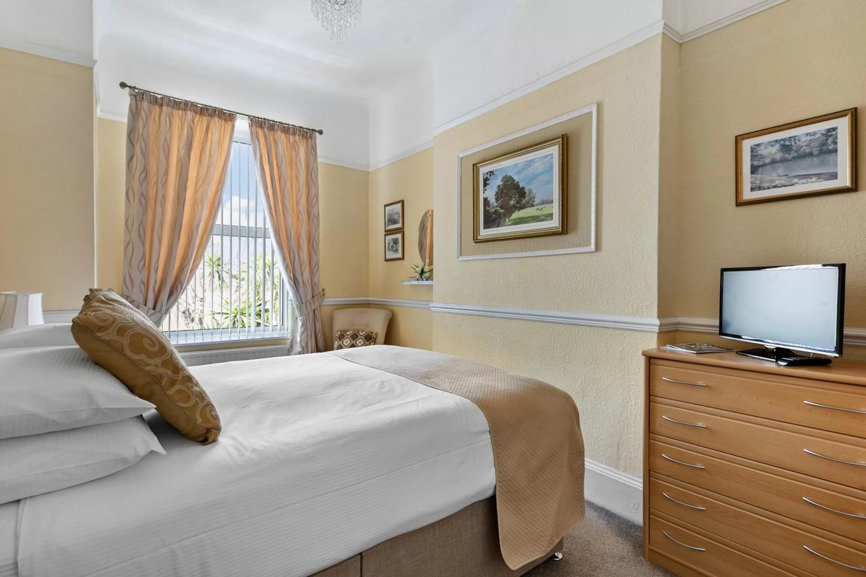 Bedroom, Bed in Melba House