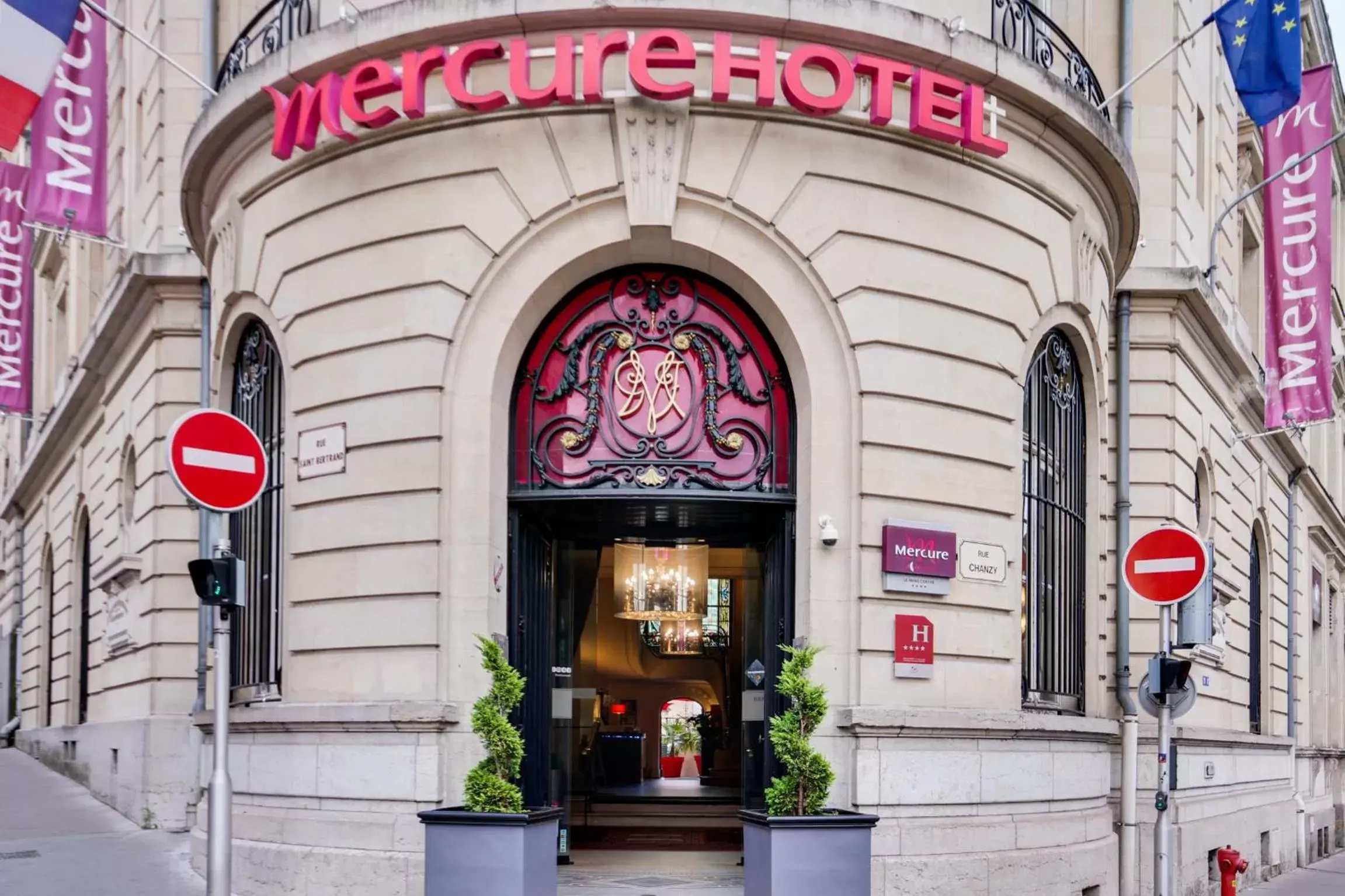 Facade/entrance in Mercure Le Mans Centre