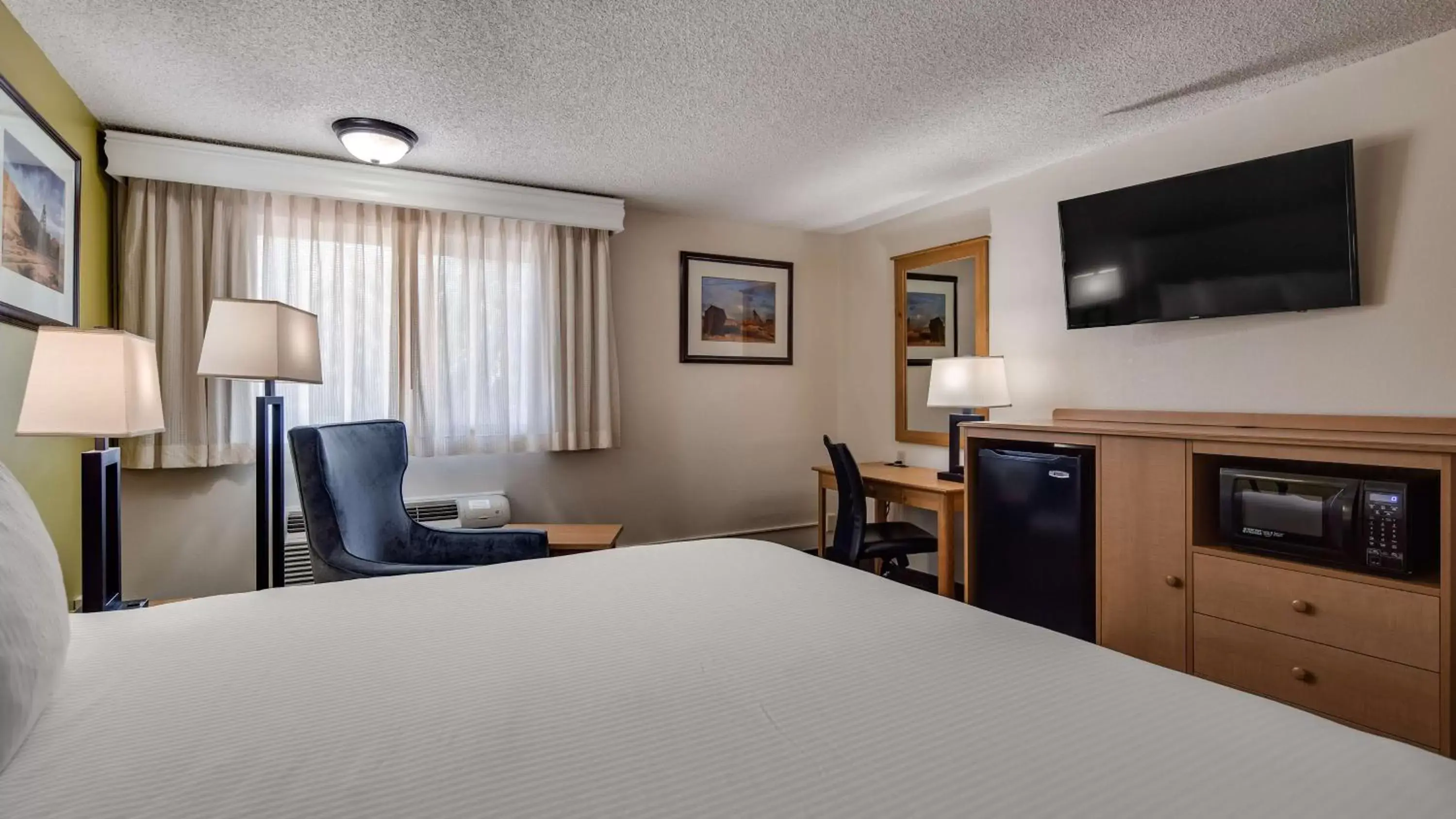 Photo of the whole room, Bed in Best Western Hi-Desert Inn