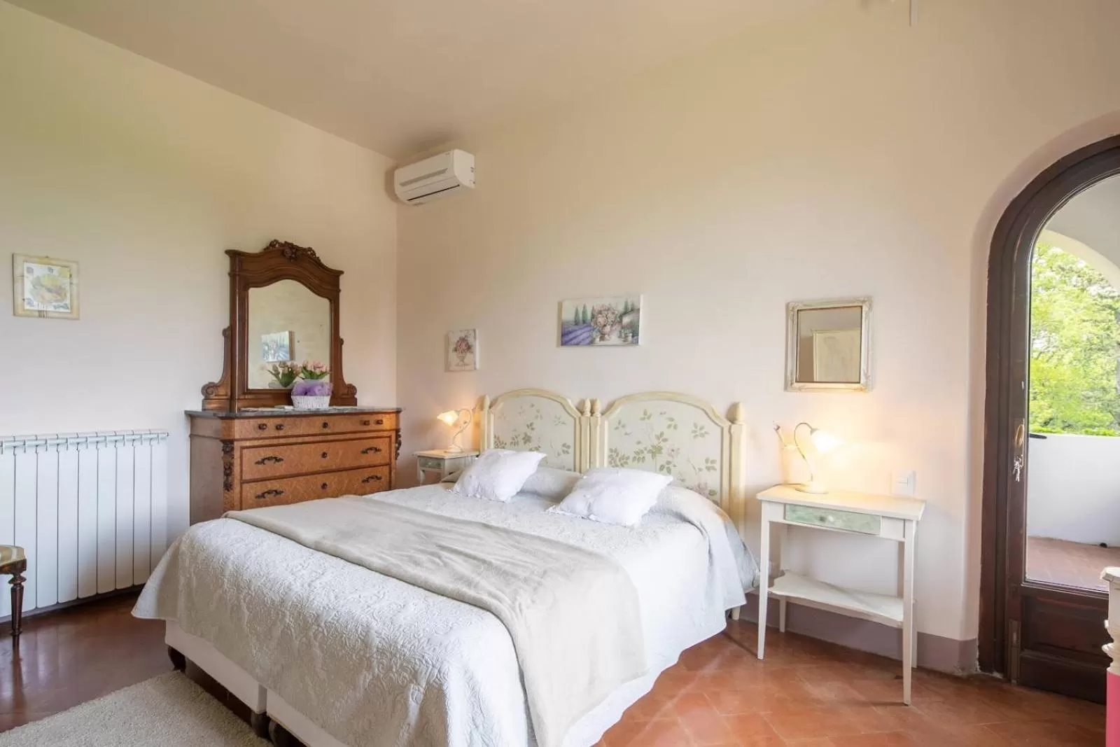 Bed in Villa Albertina
