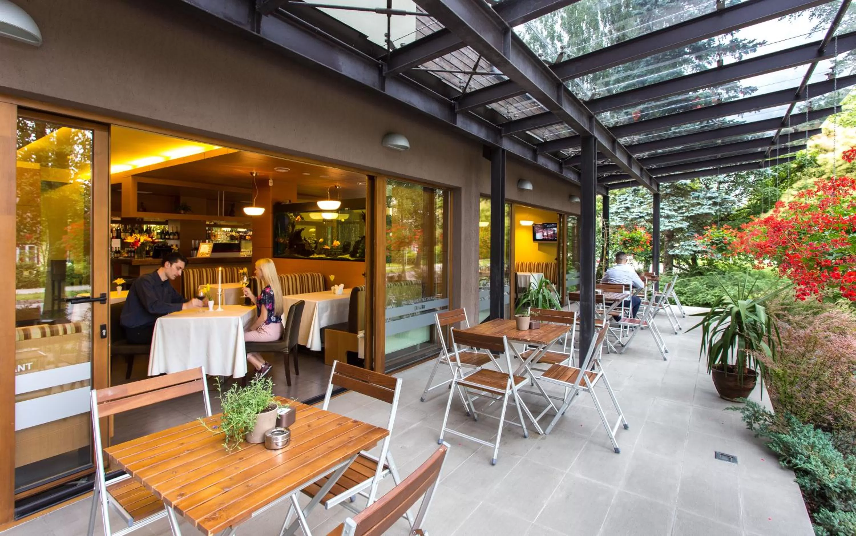 Restaurant/places to eat in De Lita