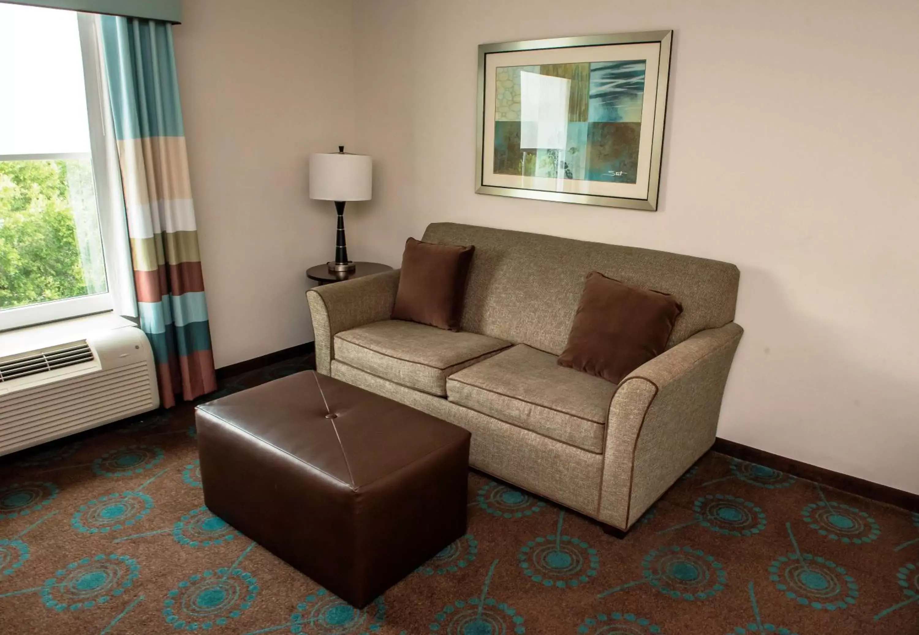 Bed, Seating Area in Hampton Inn & Suites Orlando North Altamonte Springs