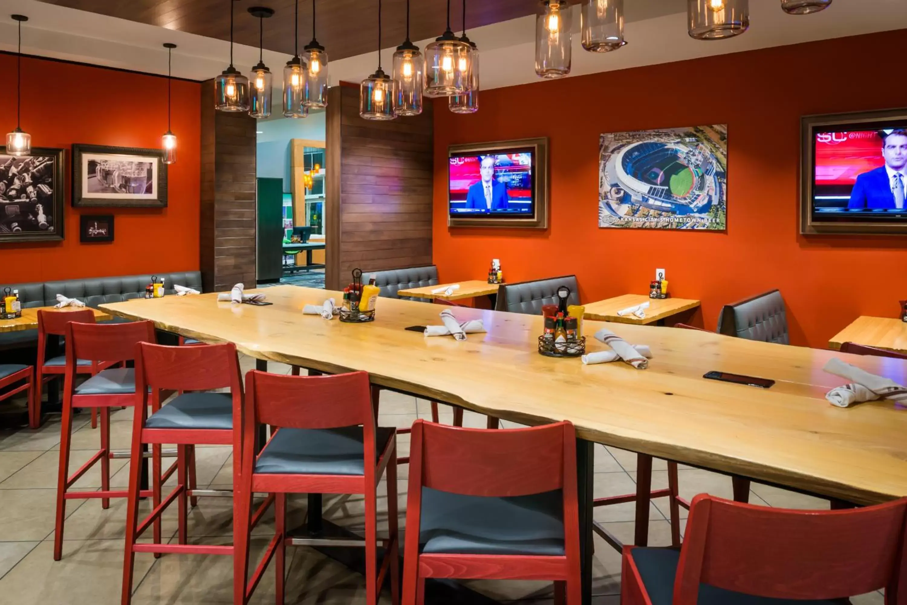 Lounge or bar in Holiday Inn Kansas City Airport by IHG Lounge or bar in Holiday Inn Kansas City Airport by IHG