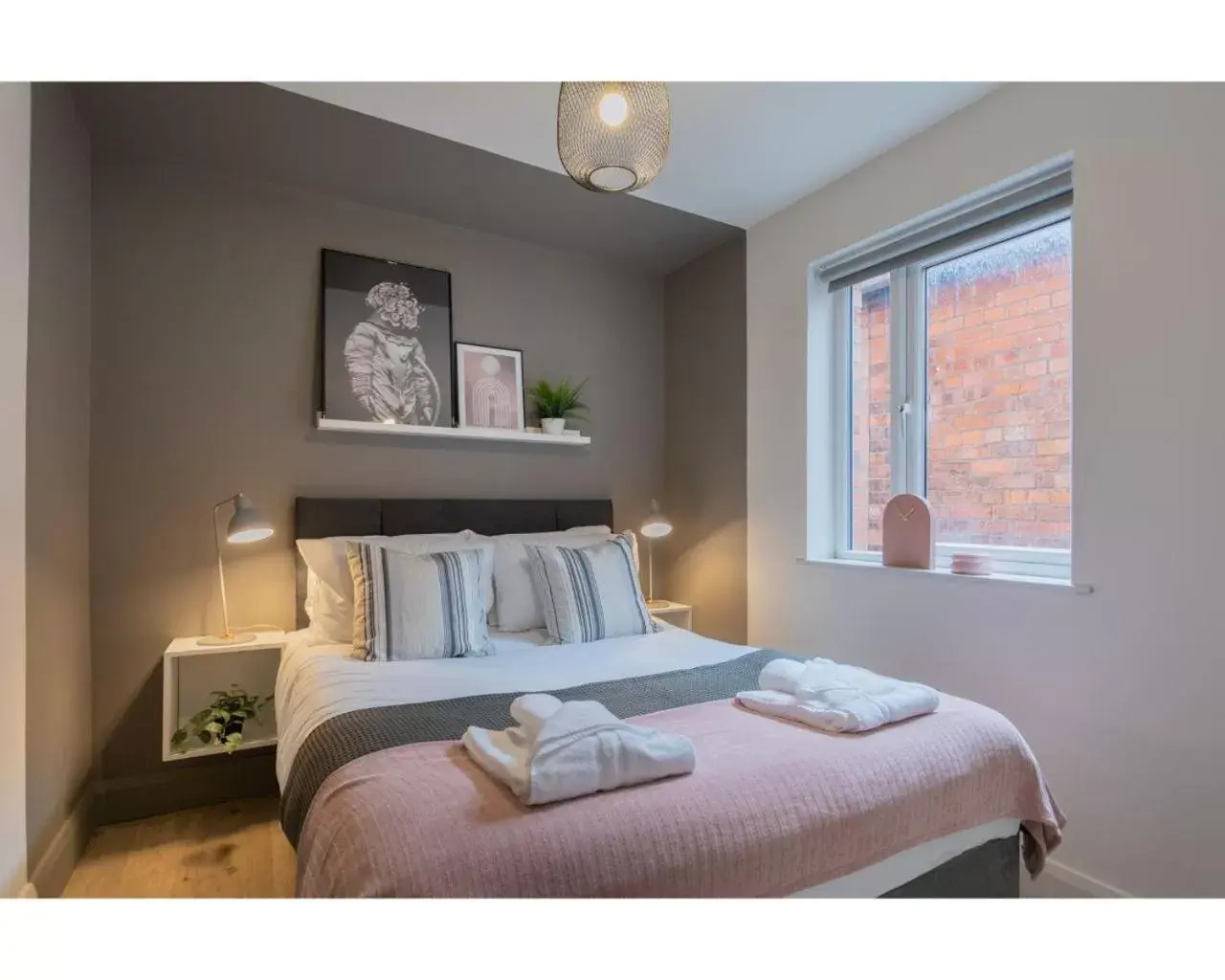 Bedroom, Bed in Central Belfast Apartments Camden Street