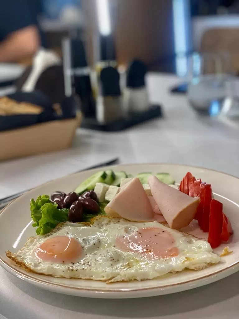 Food and drinks in 313 Villa City Center Hotel