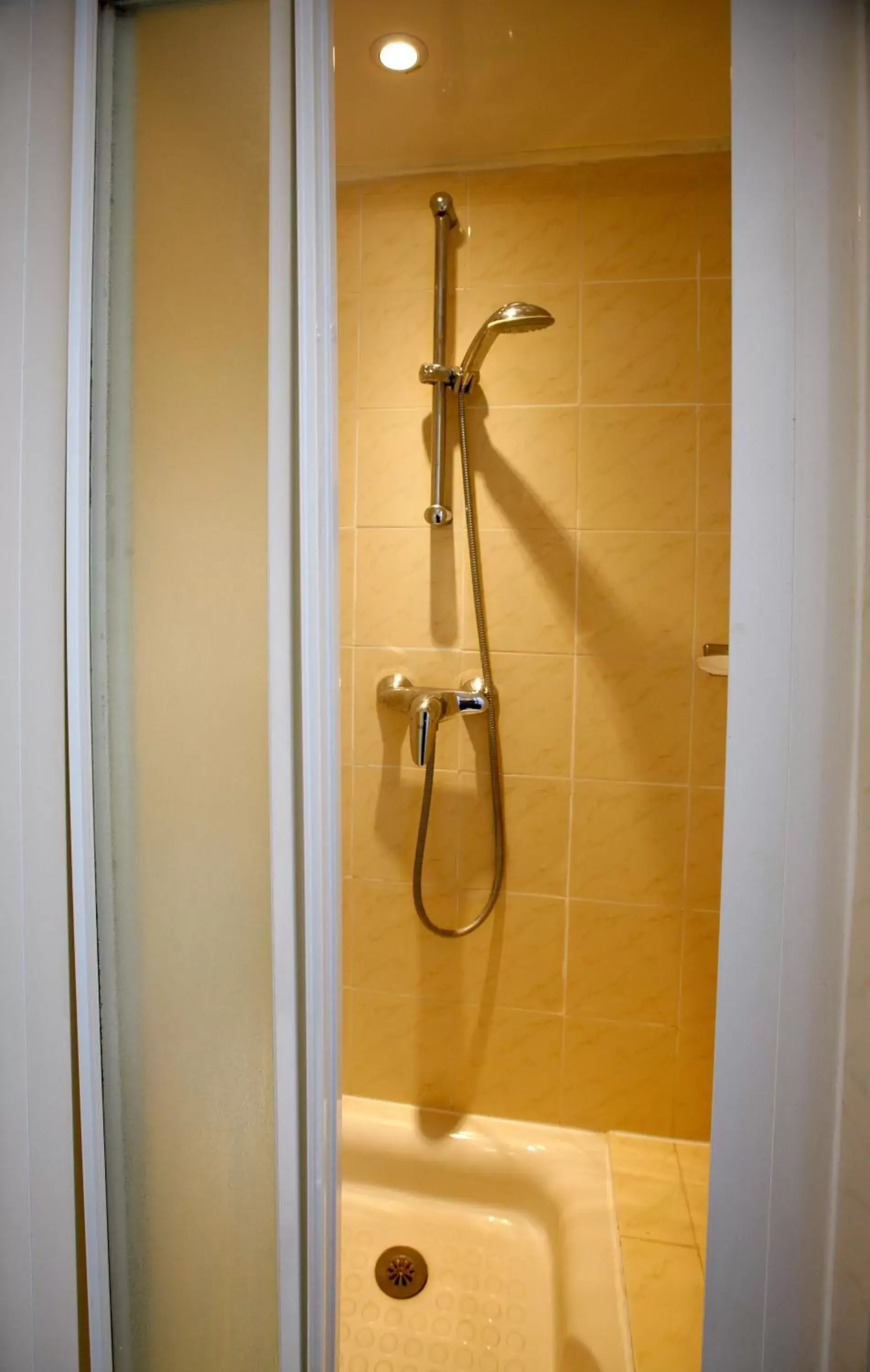 Shower, Bathroom in Hôtel Sunny