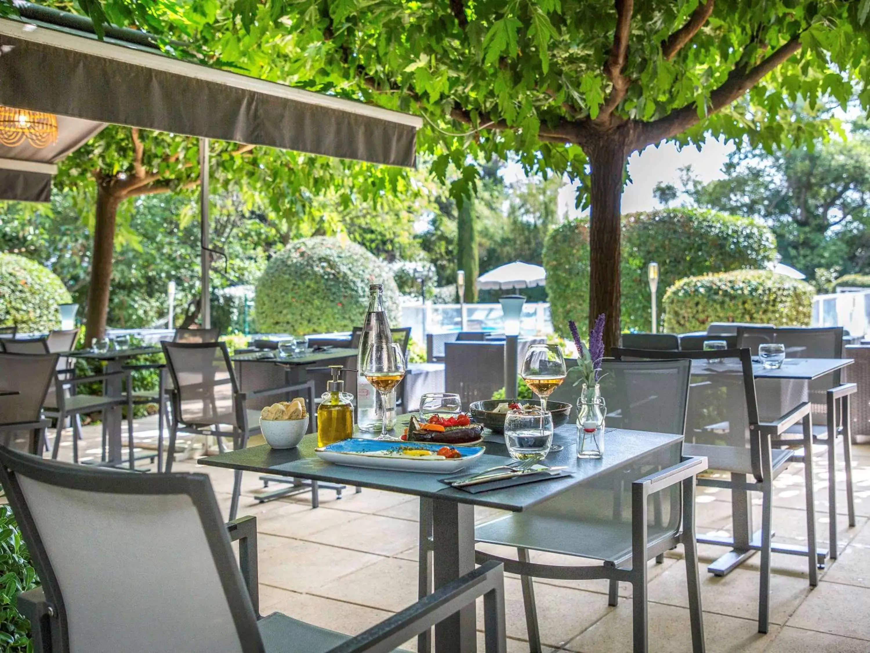 Restaurant/Places to Eat in Ibis Cavaillon Portes du Luberon