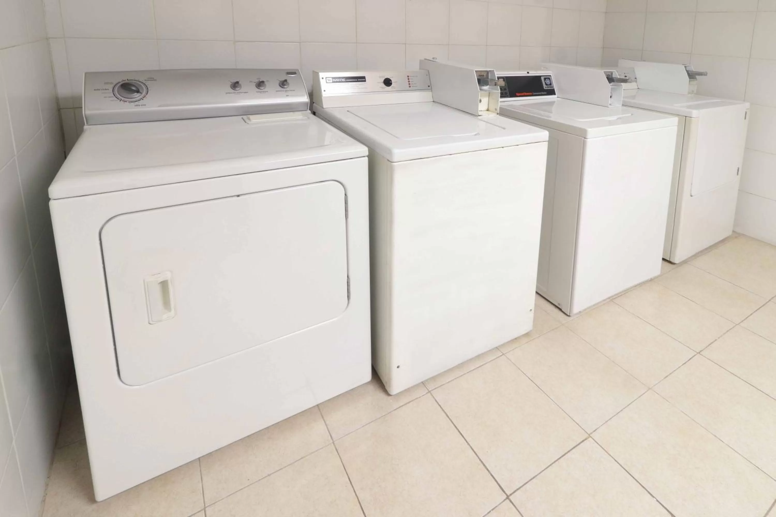 washing machine in Courtyard Monterrey Airport