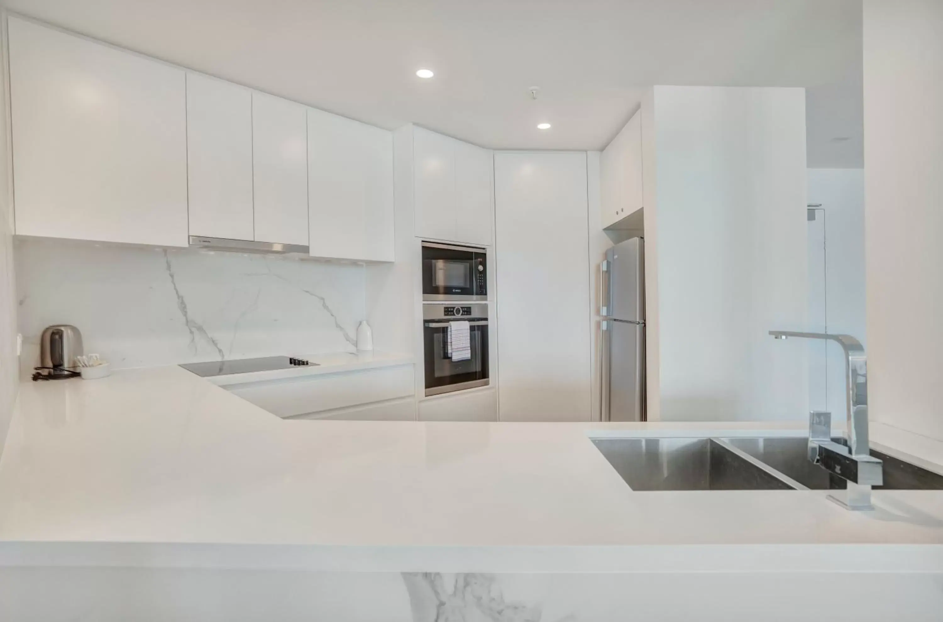 Kitchen or kitchenette, Kitchen/Kitchenette in Oceana On Broadbeach