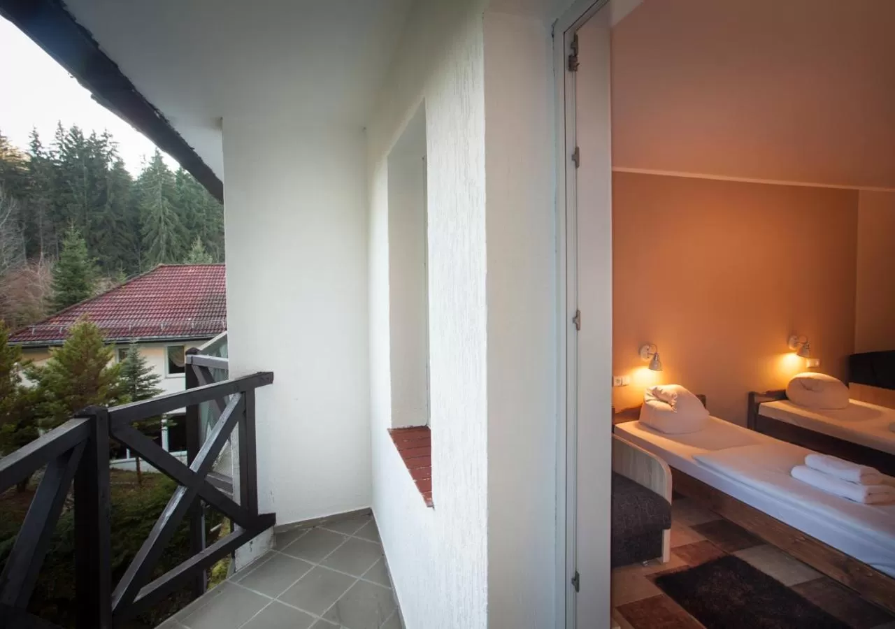 Balcony/Terrace, Bed in Hotel Las Piechowice