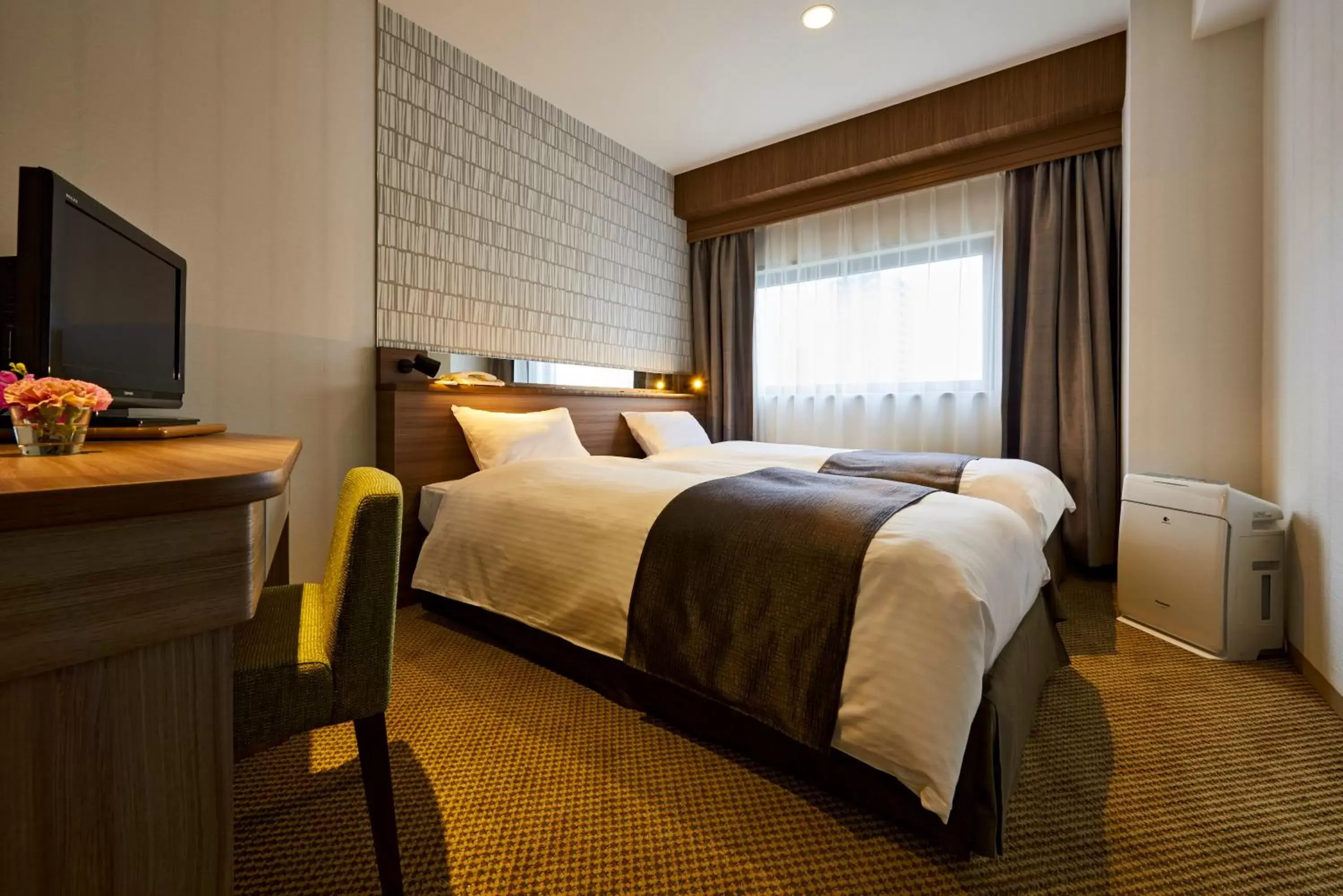 Bedroom, Bed in Sendai Kokusai Hotel