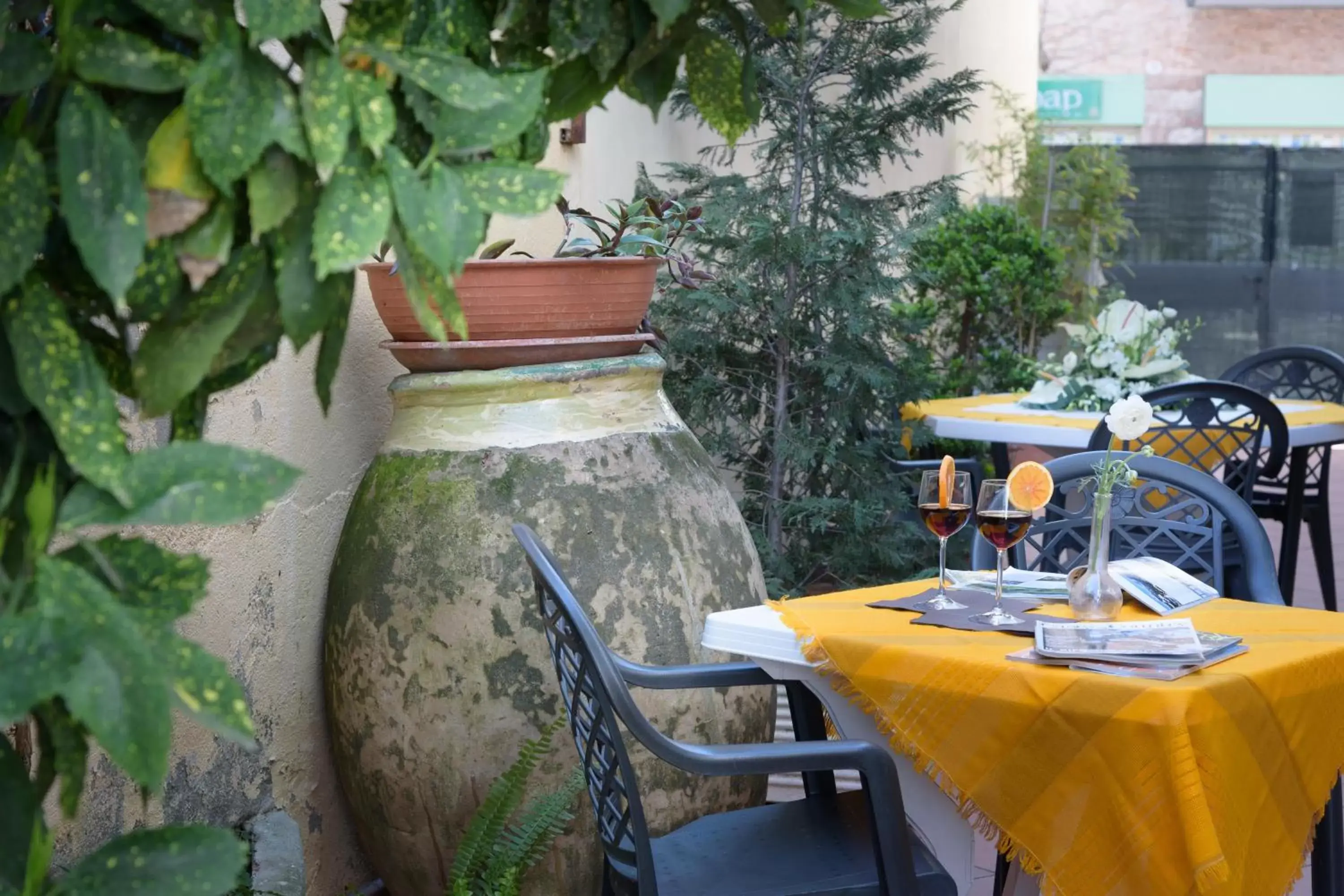 Garden, Restaurant/Places to Eat in Hotel Morchio Mhotelsgroup