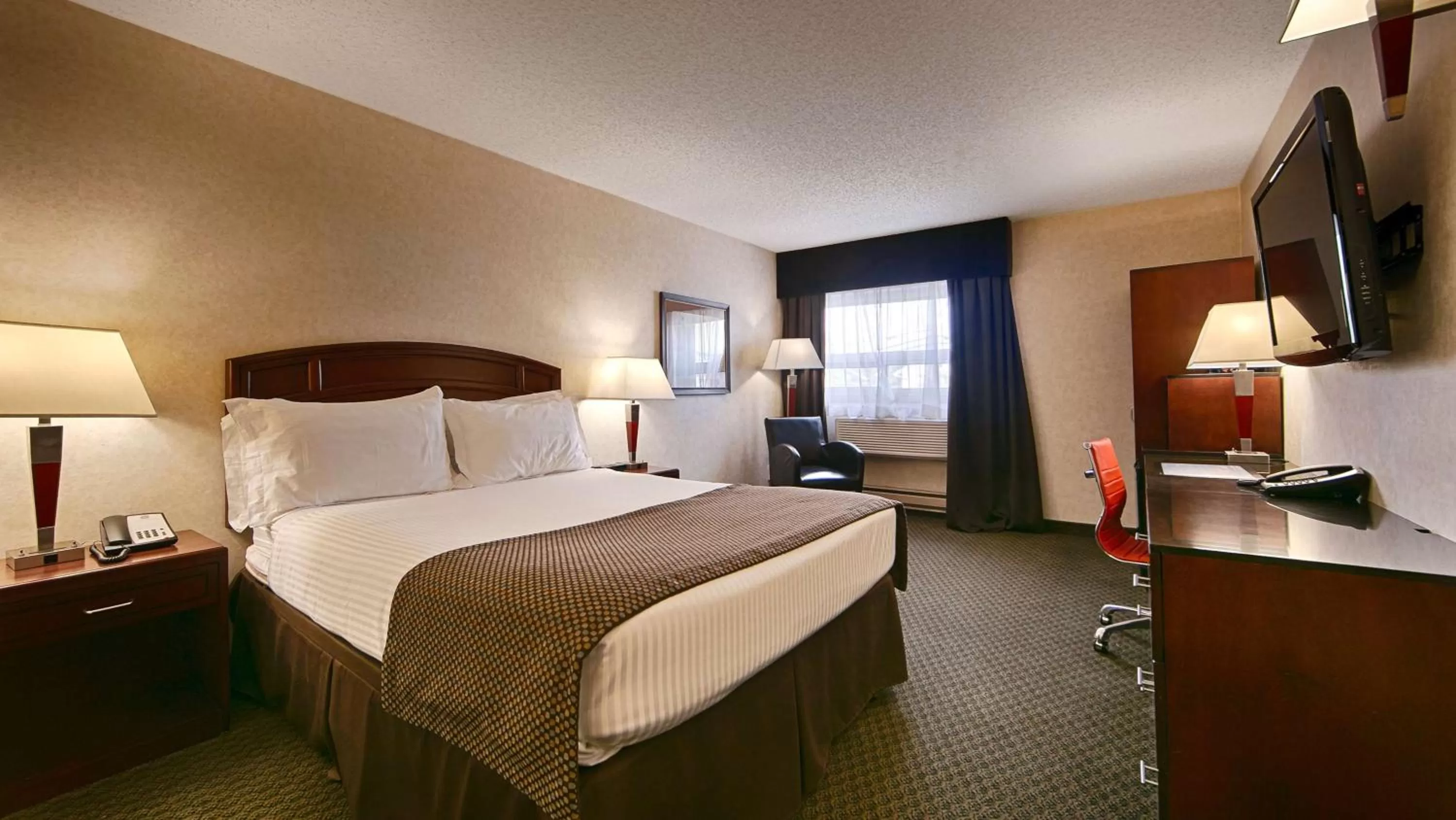 Photo of the whole room, Bed in Best Western Airport Inn