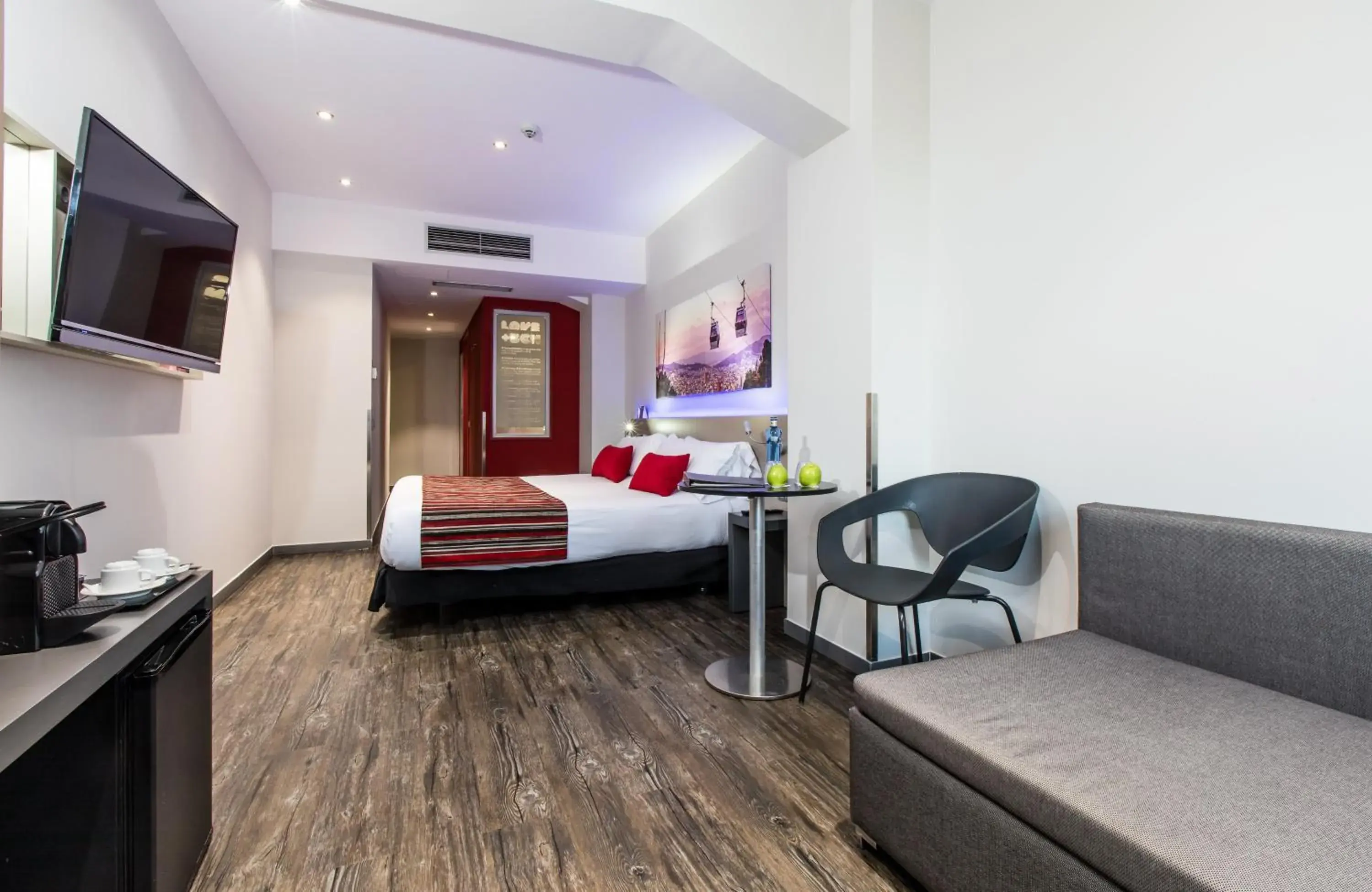 Bedroom, Seating Area in Leonardo Boutique Hotel Barcelona Sagrada Familia
