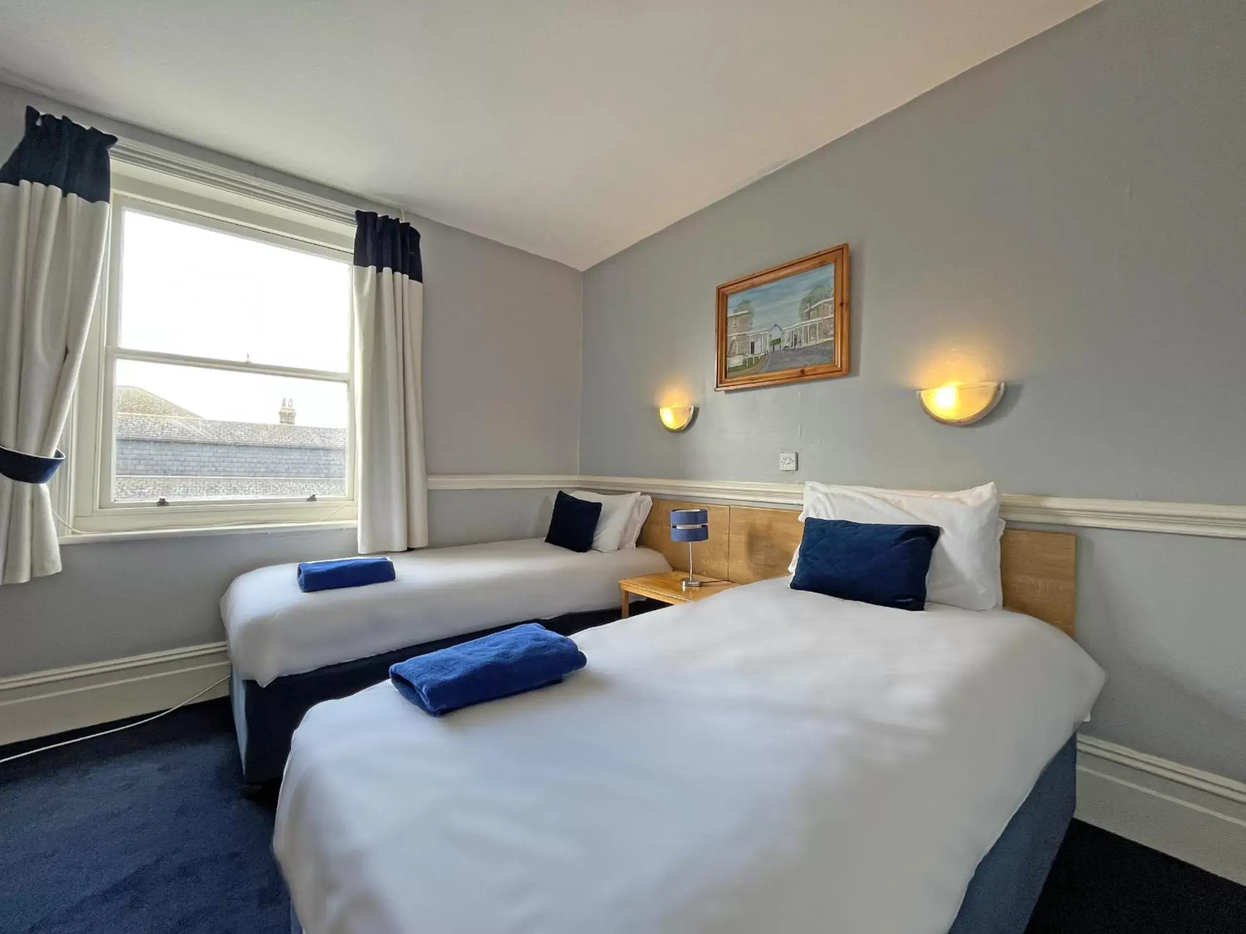 Twin Room with Private Bathroom in Royal Hotel Sheerness