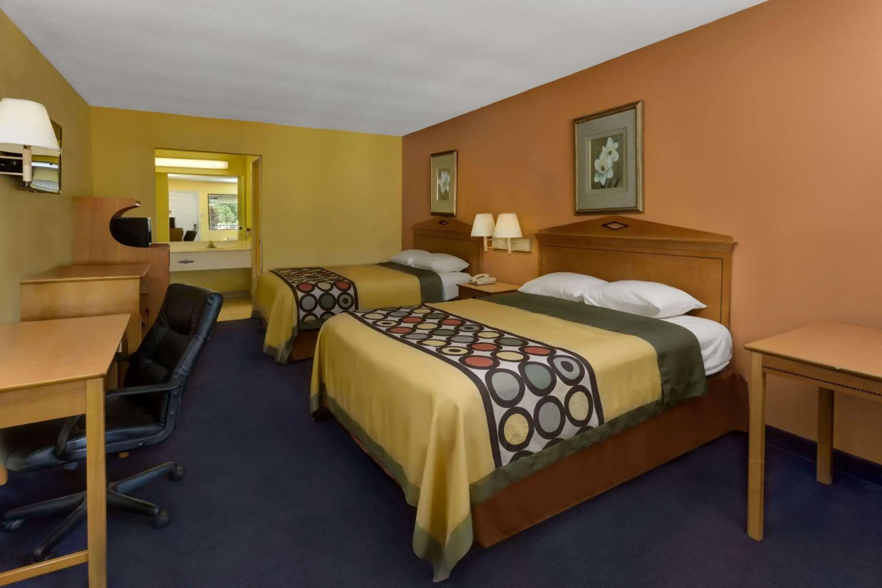 Photo of the whole room, Bed in Super 8 by Wyndham Breaux Bridge