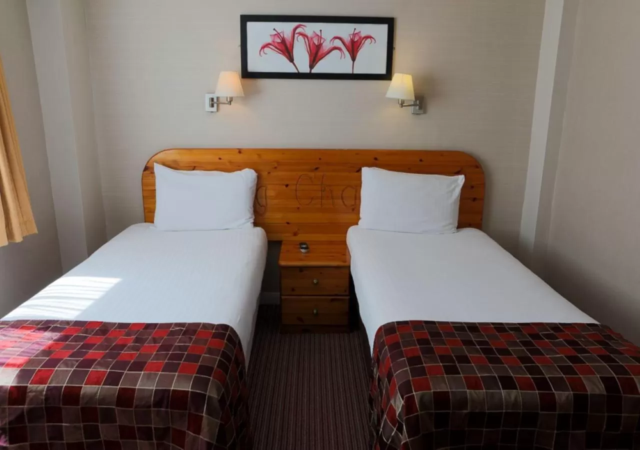 Bedroom, Bed in King Charles Hotel