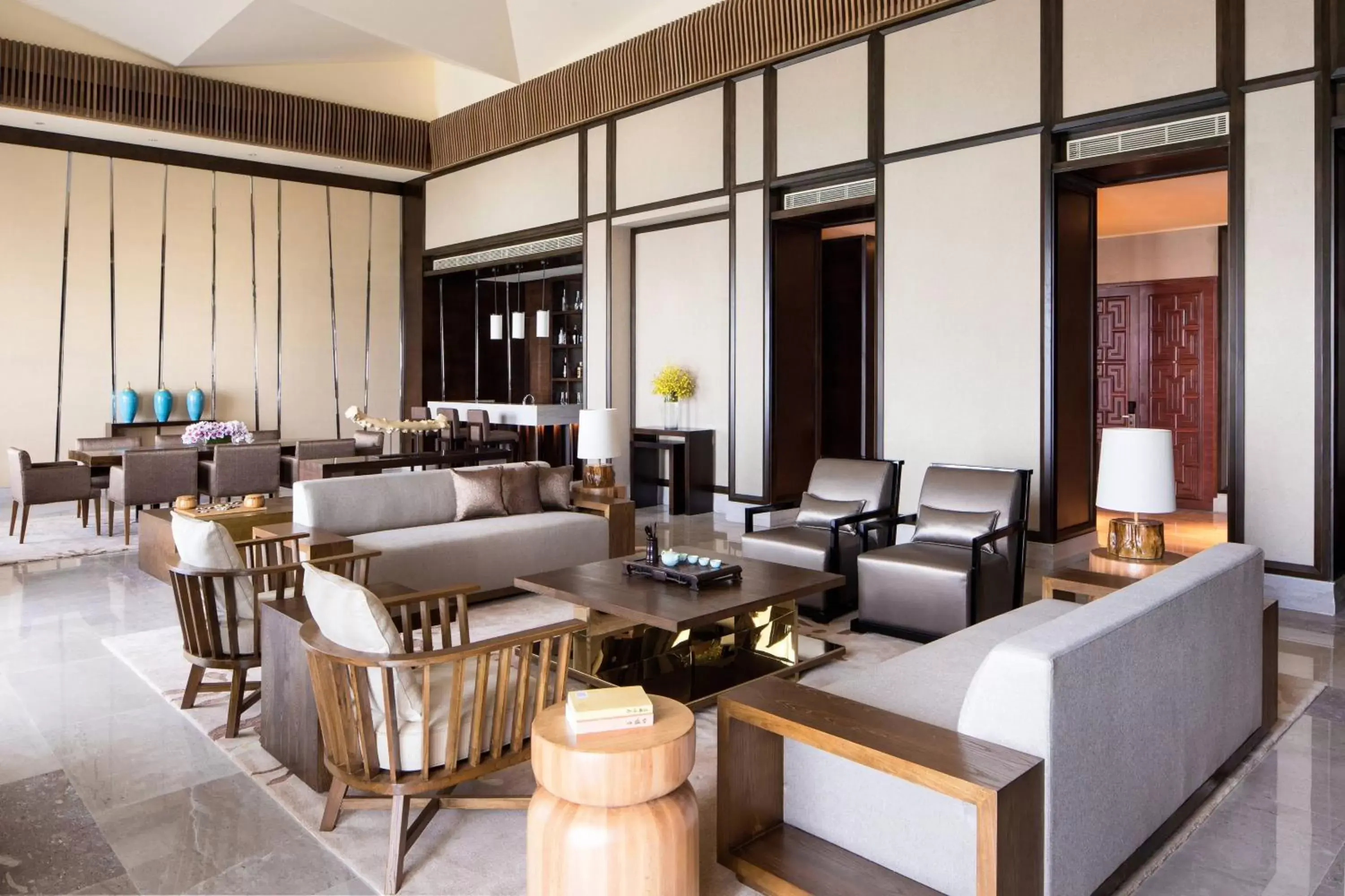 Living room, Lounge/Bar in Haikou Marriott Hotel