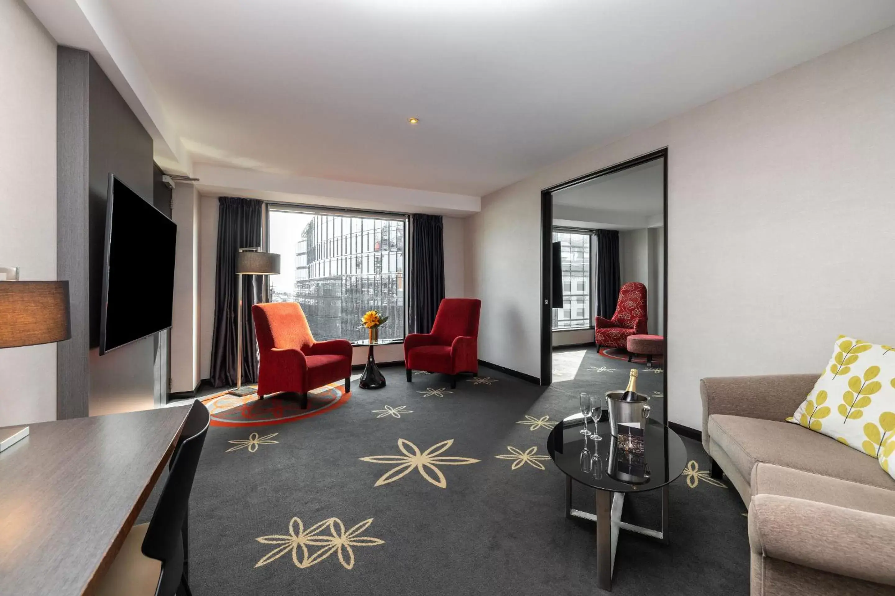 Living room, Seating Area in SkyCity Hotel Auckland