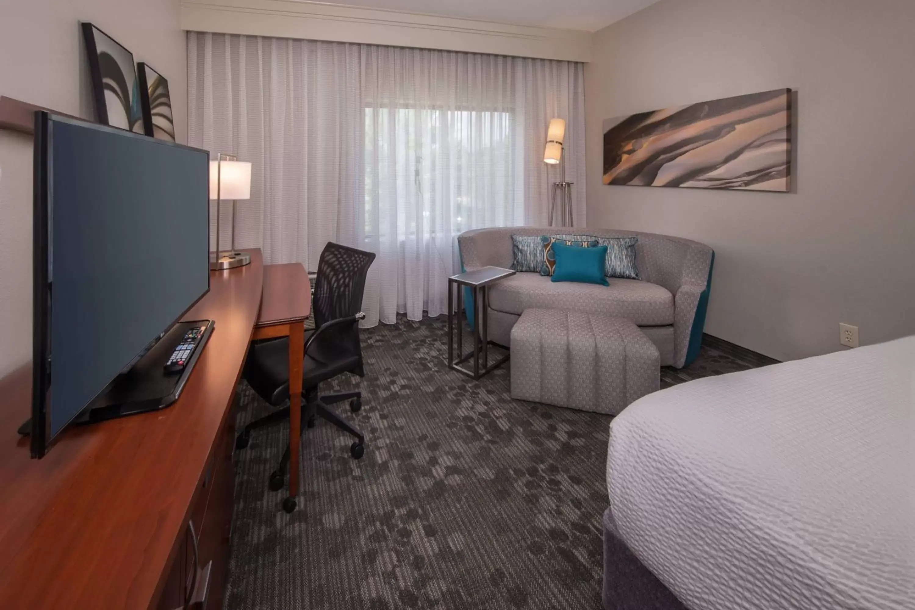 Photo of the whole room, TV/Entertainment Center in Courtyard by Marriott Dulles Town Center