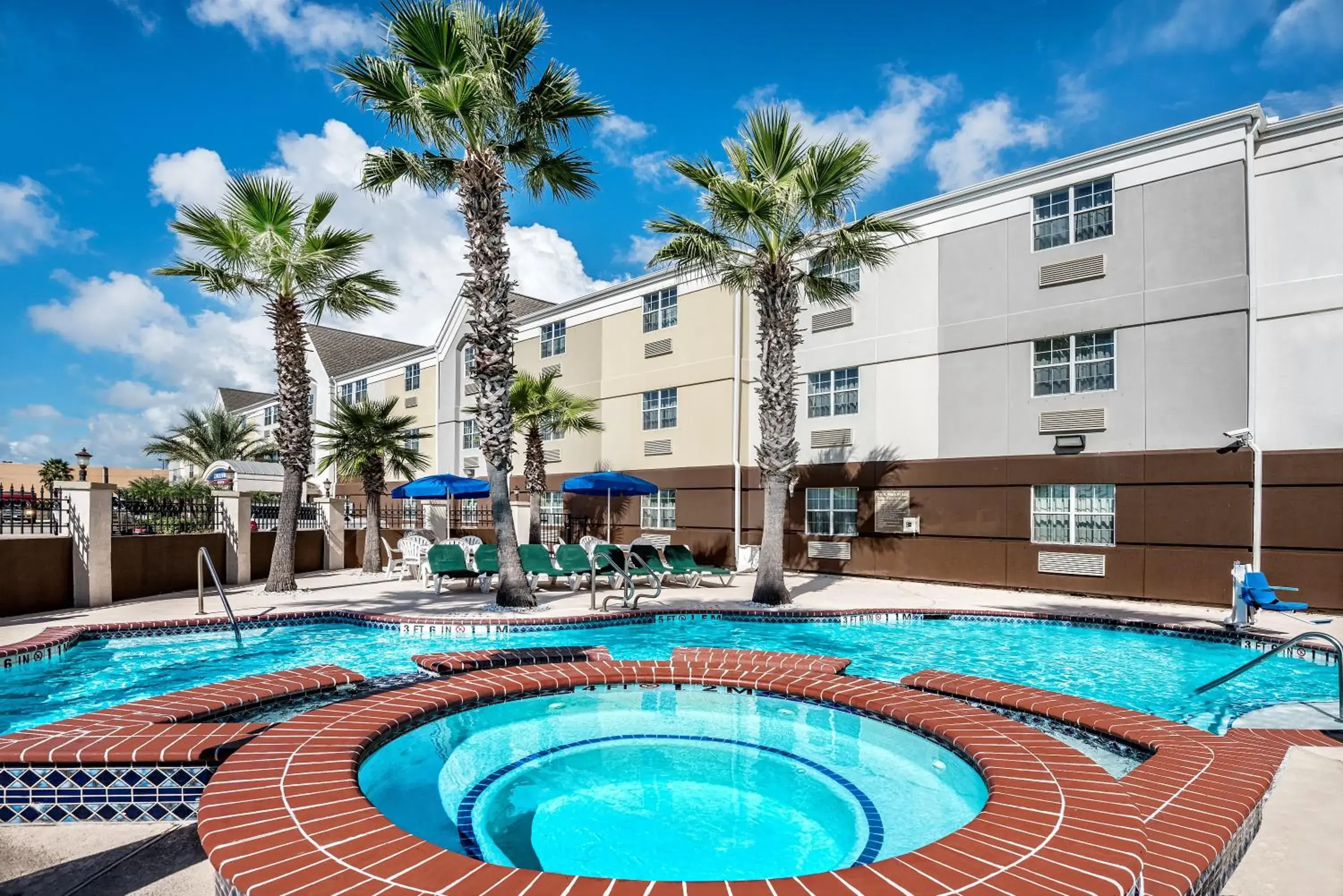Swimming Pool in Candlewood Suites Galveston