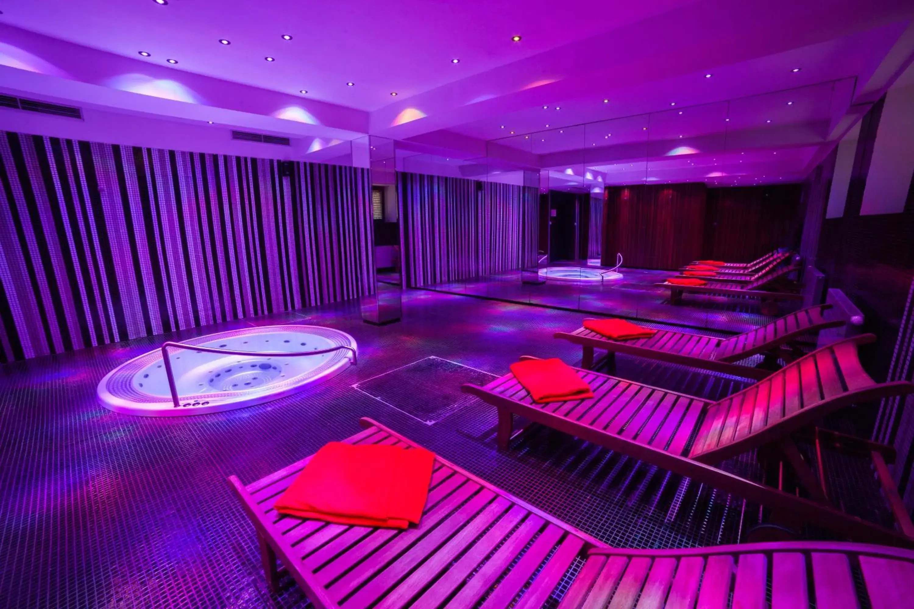 Spa and wellness centre/facilities, Swimming Pool in Hotel Yasmin Koice