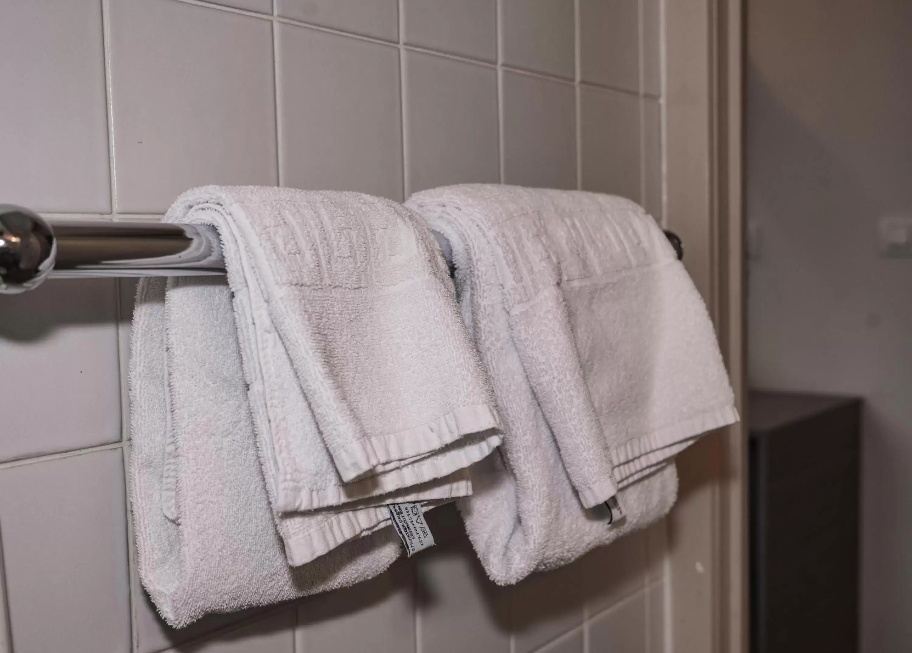 towels, Bathroom in Hotel Louisa