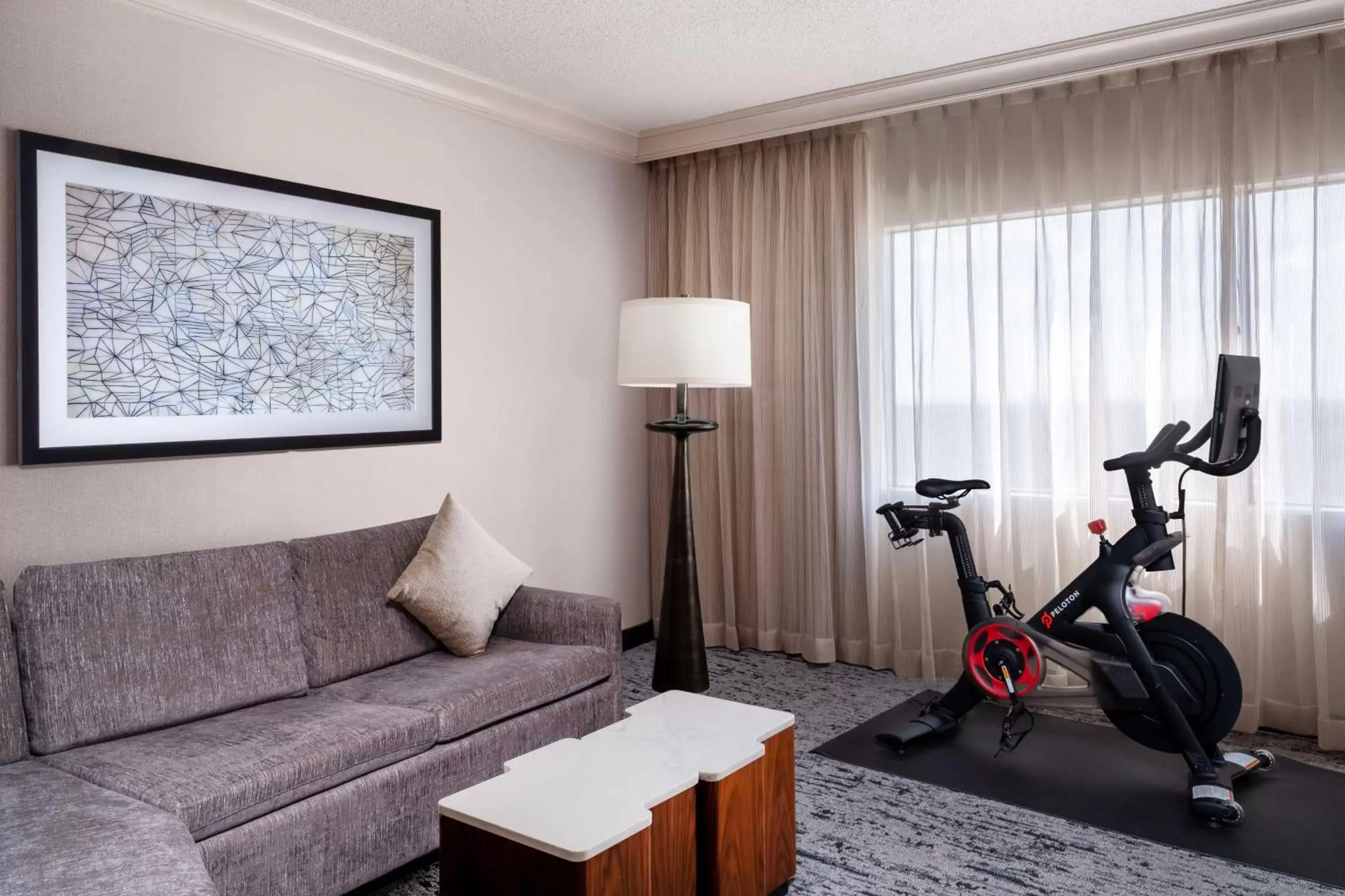 Living room, Fitness Center/Facilities in Hilton Dallas Lincoln Centre