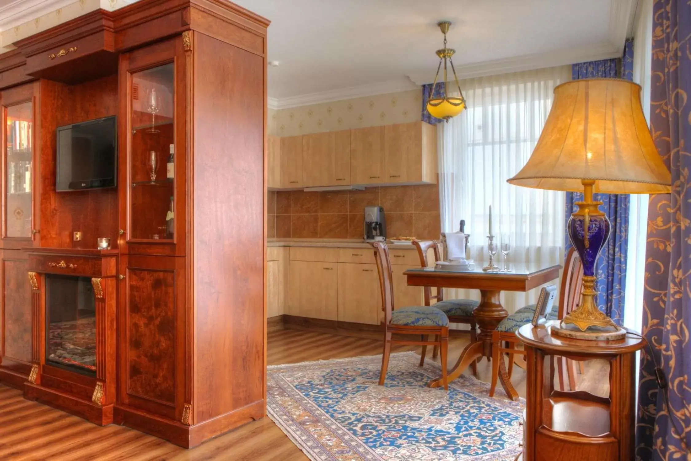 Photo of the whole room, Kitchen/Kitchenette in SEETELHOTEL Ahlbecker Hof