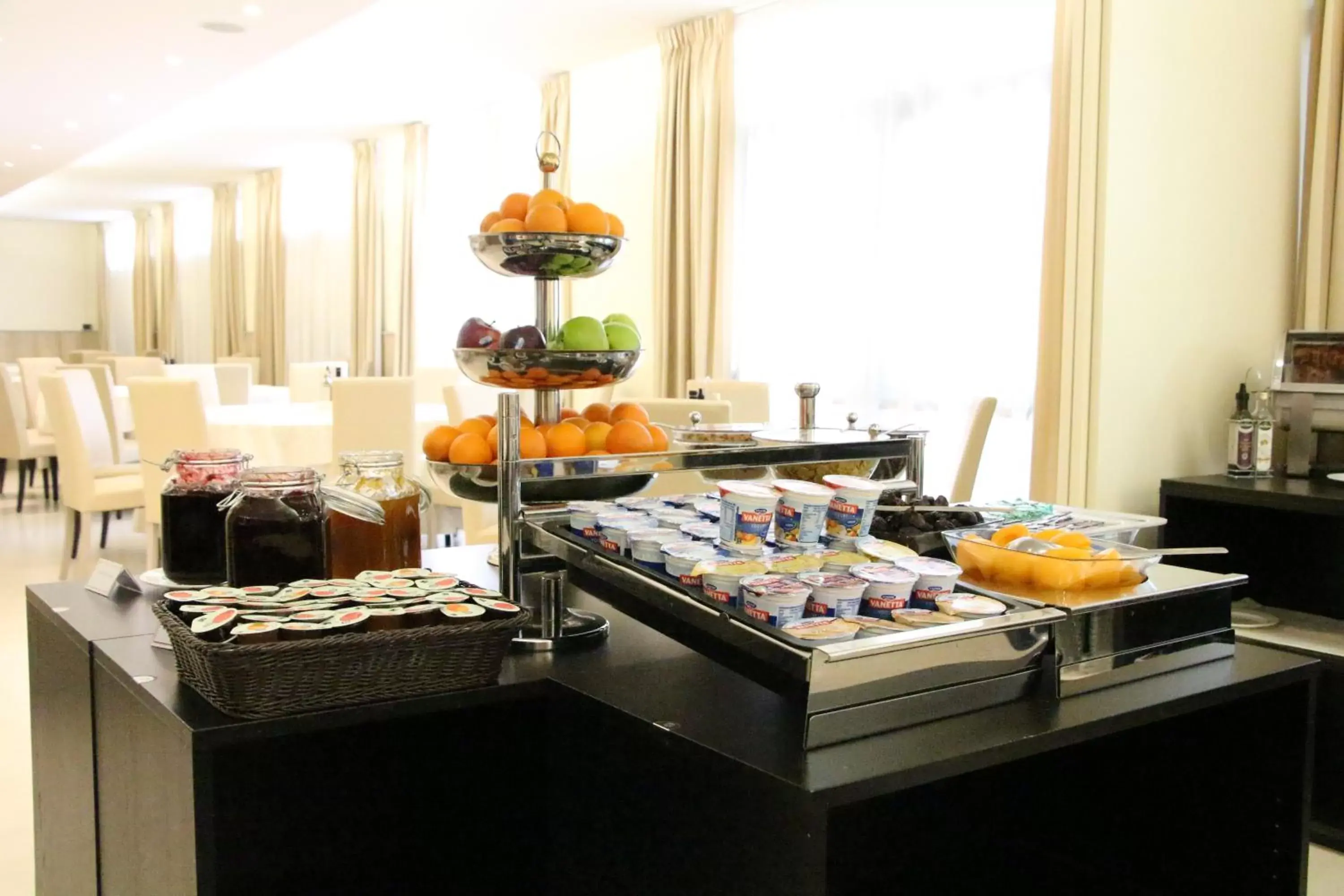 Buffet breakfast, Food in Hotel Executive