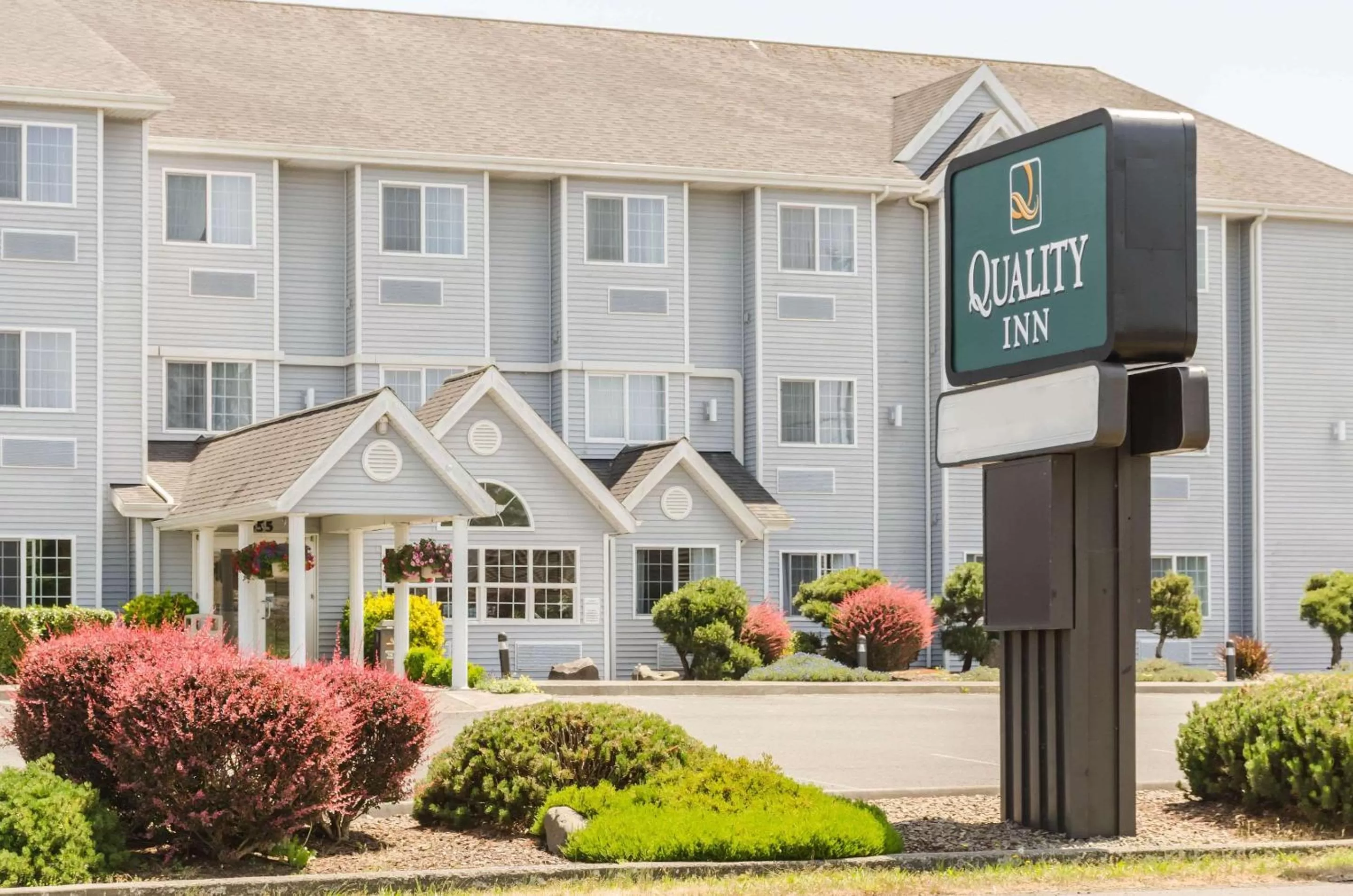 Property building in Quality Inn Seaside