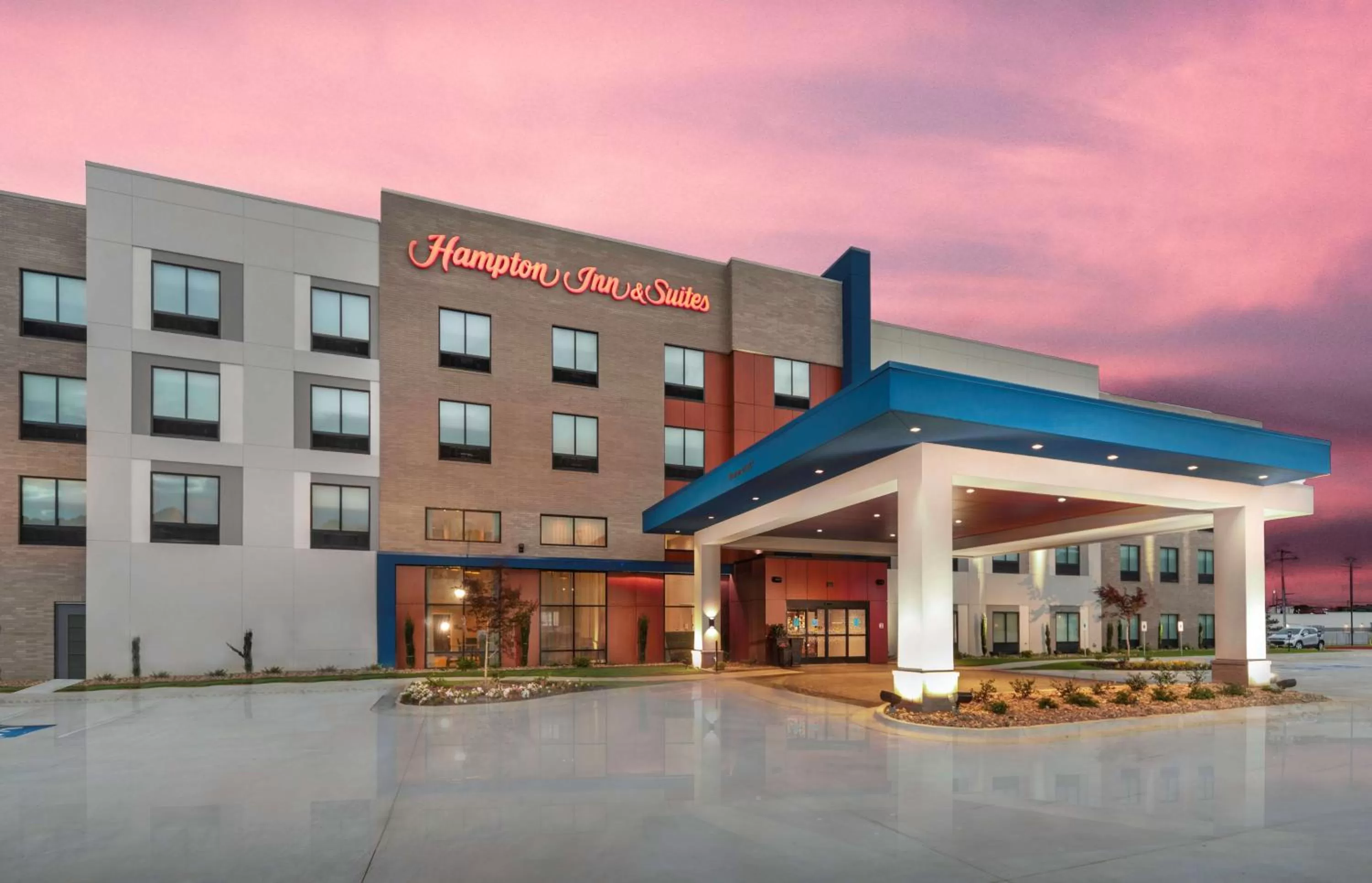 Property building in Hampton Inn & Suites Conway, Ar