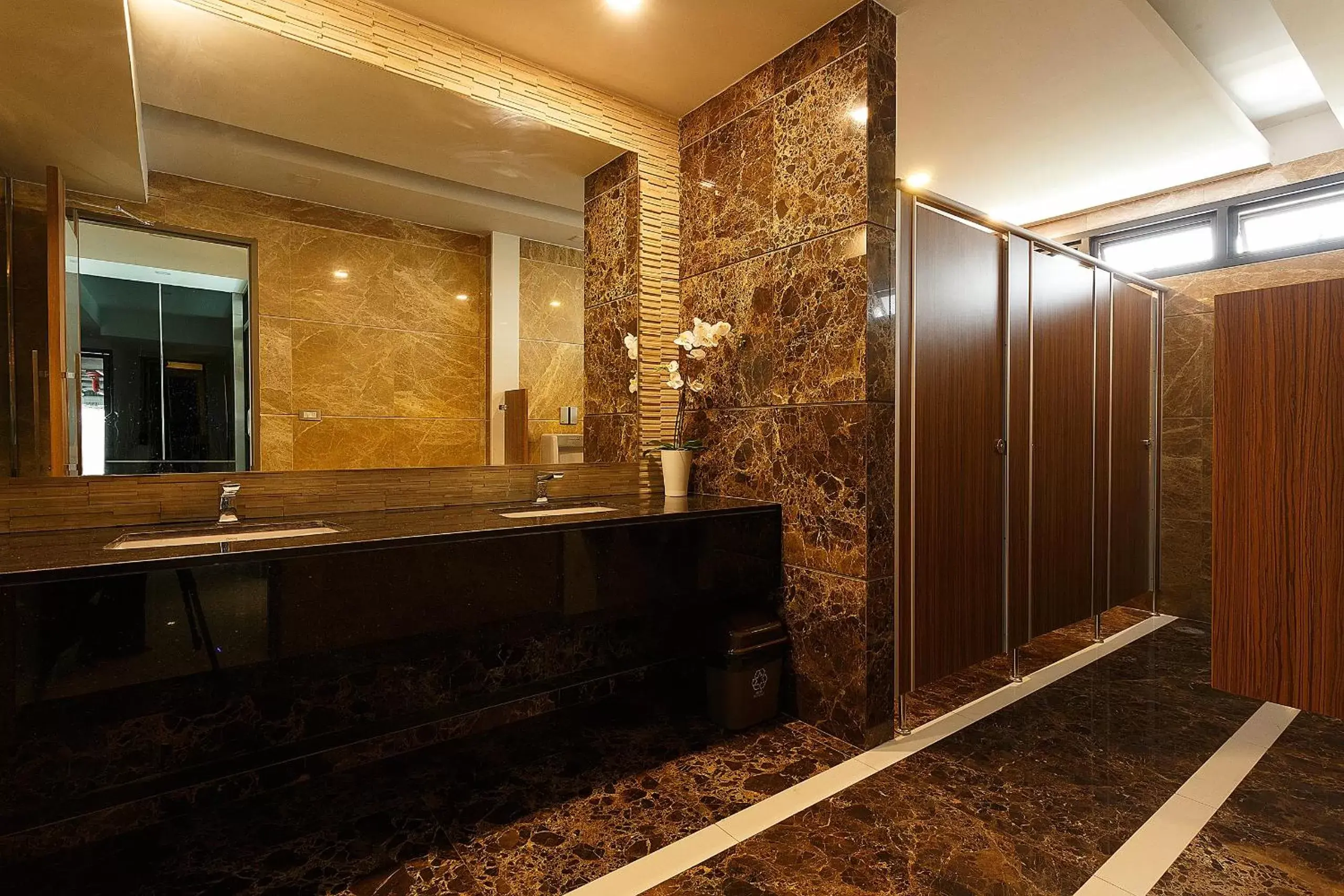 Bathroom, Lobby/Reception in Green Point Residence Hotel