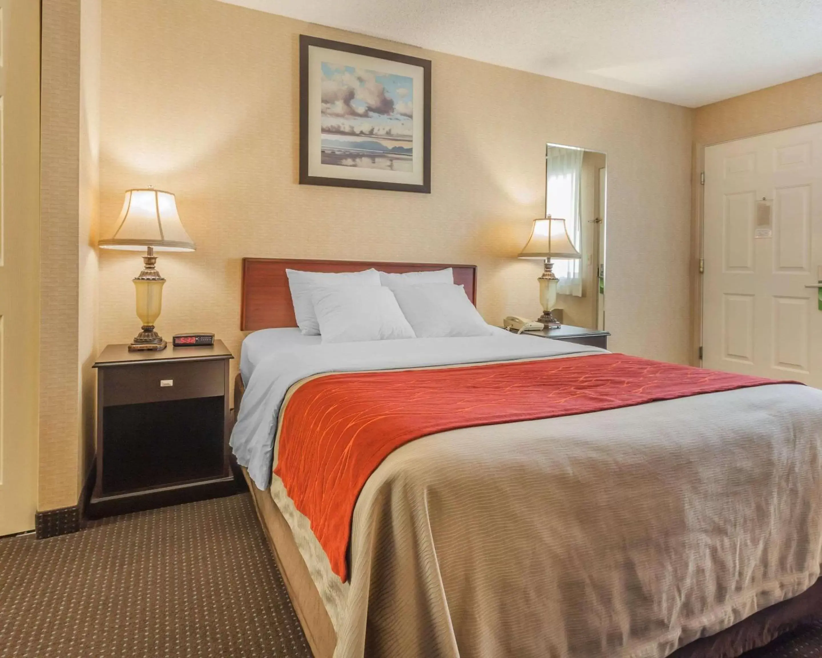 Photo of the whole room, Bed in Comfort Inn On the Bay Photo of the whole room, Bed in Comfort Inn On the Bay