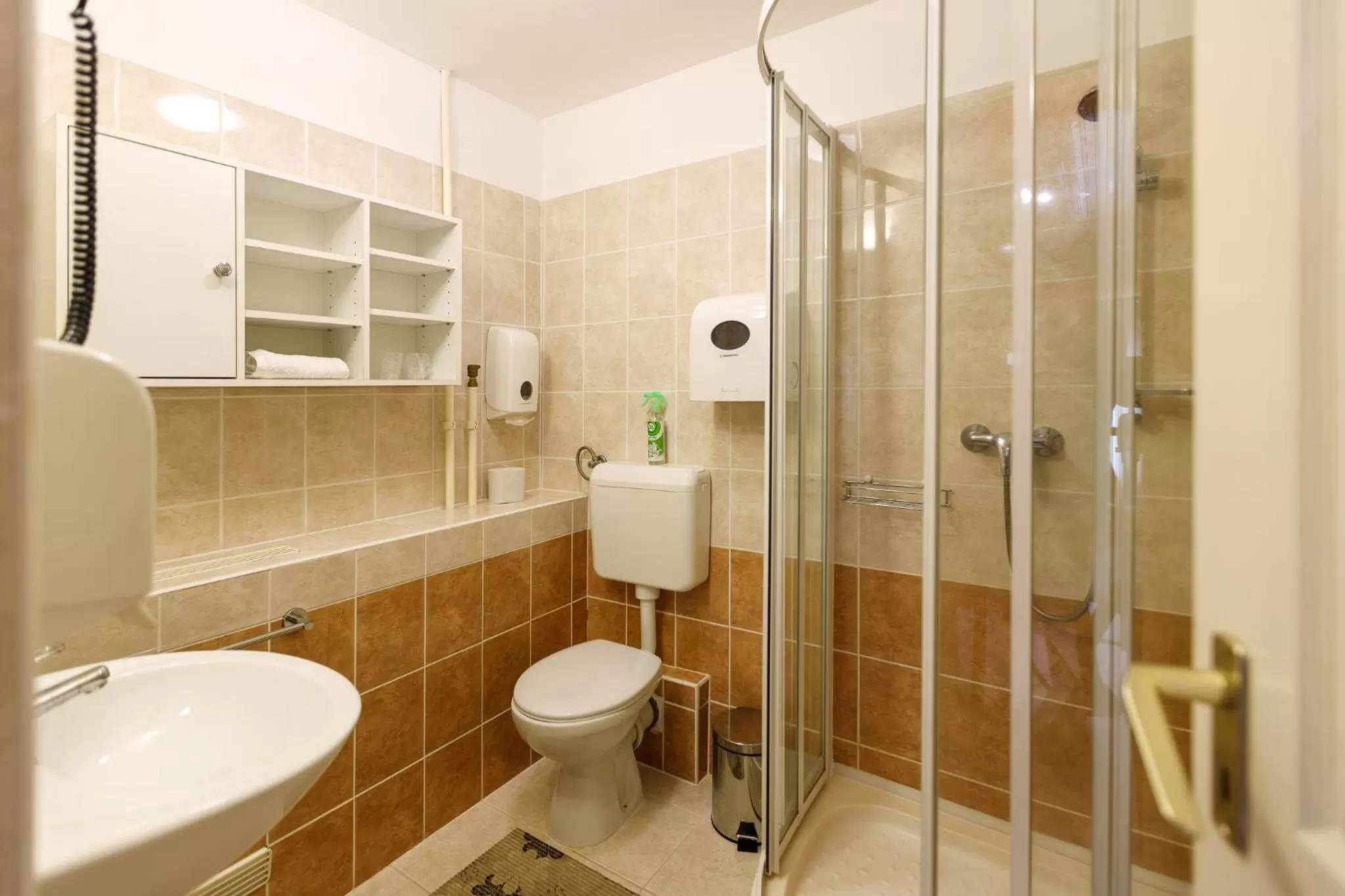 Bathroom in Central Panzió Gyula