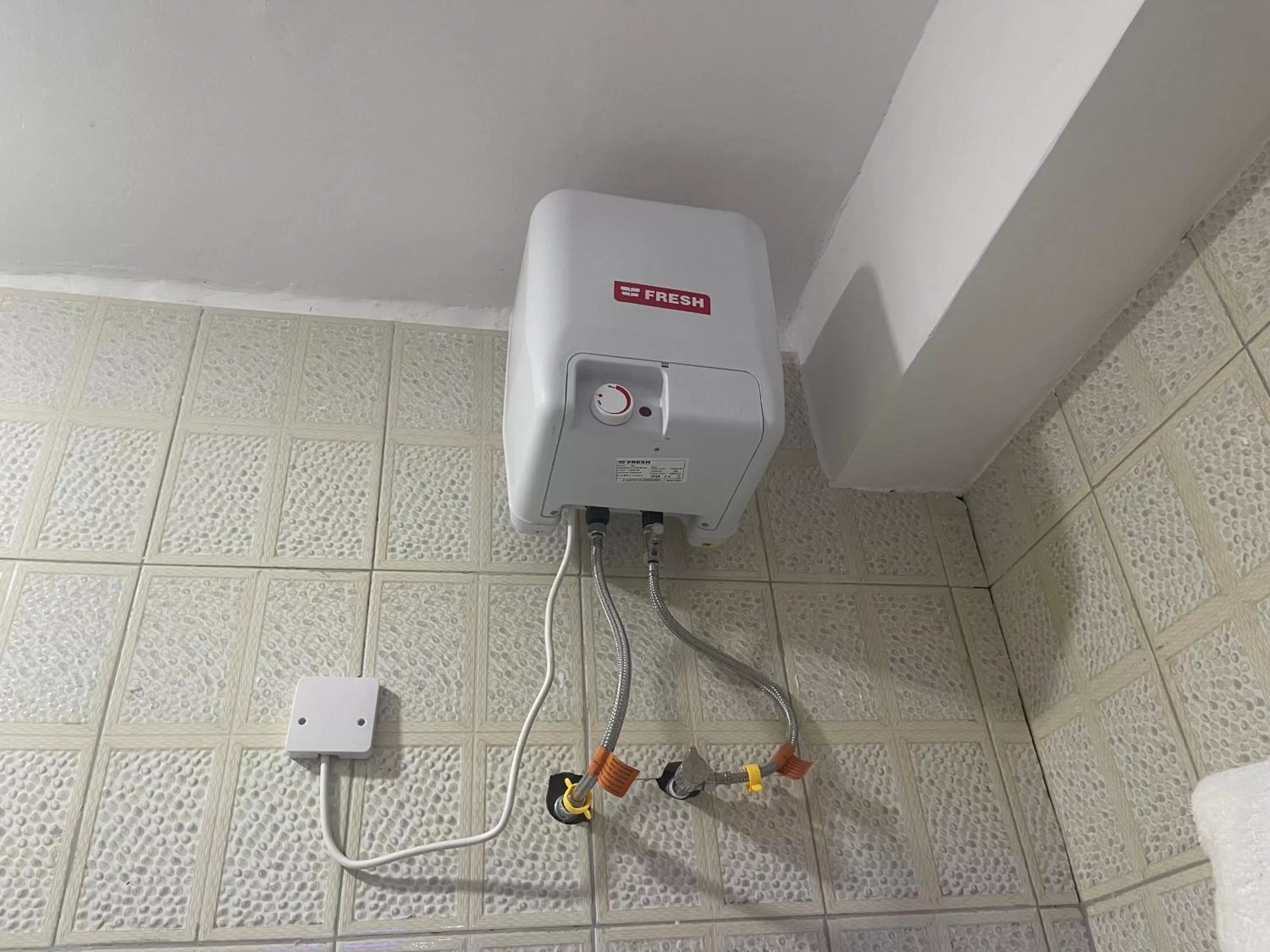 Shower in Bukandula Hotel